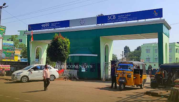 SCB Medical College, Cuttack campus view 9
