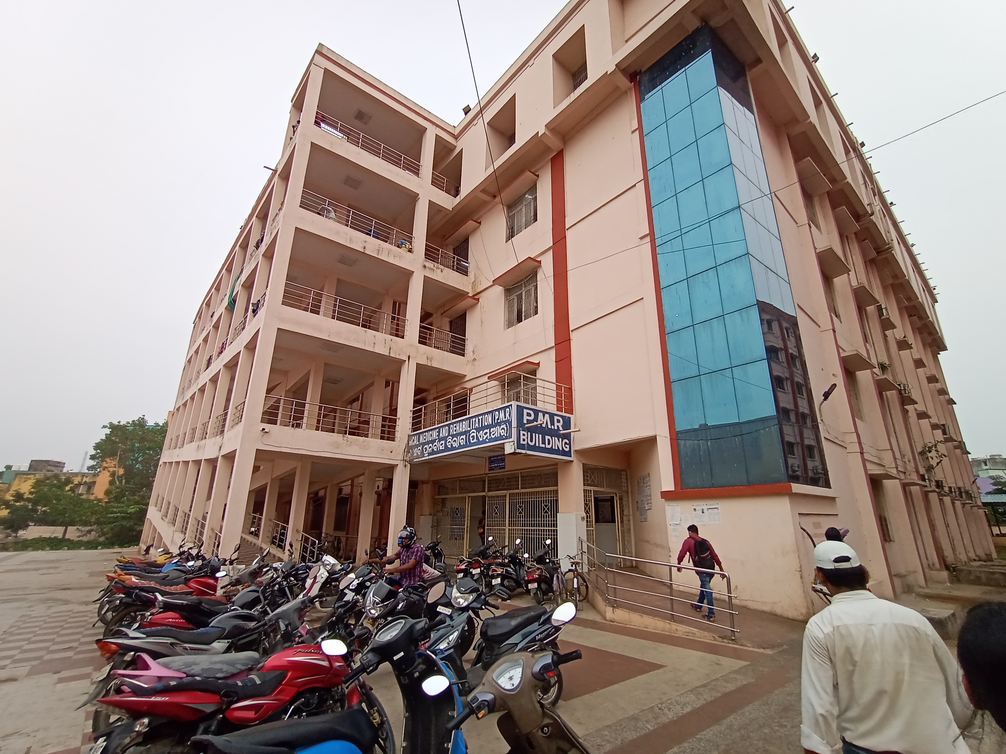 MKCG Medical College, Berhampur, Odisha campus view 7