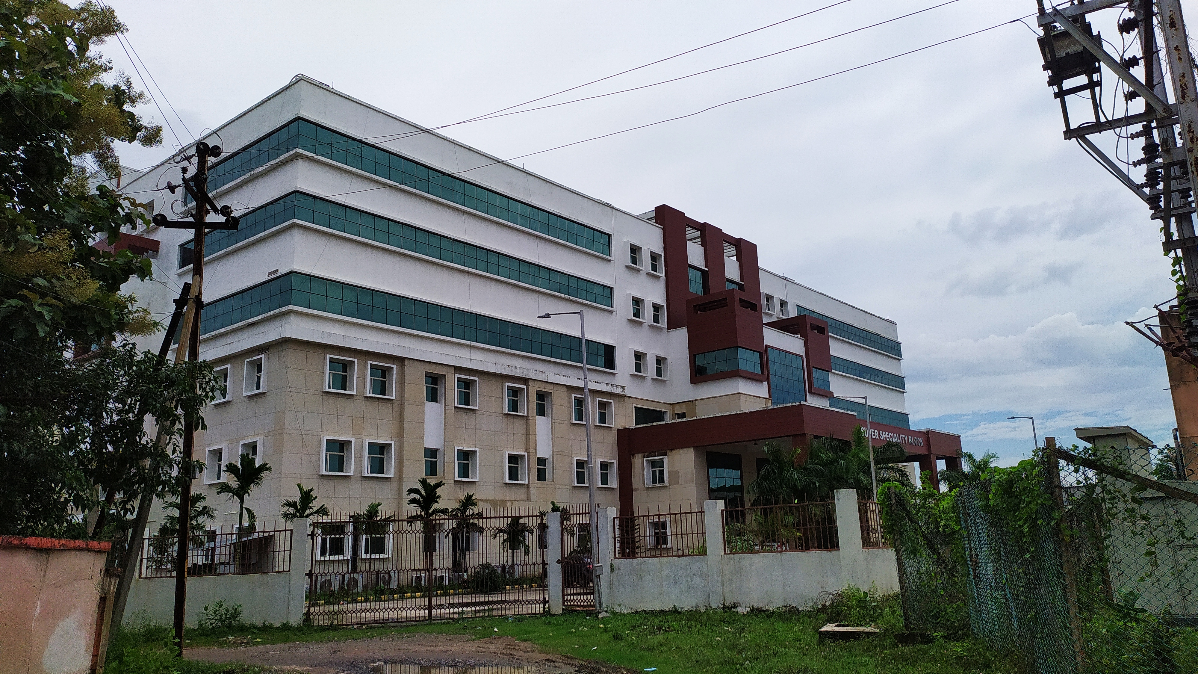 MKCG Medical College, Berhampur, Odisha campus view 11