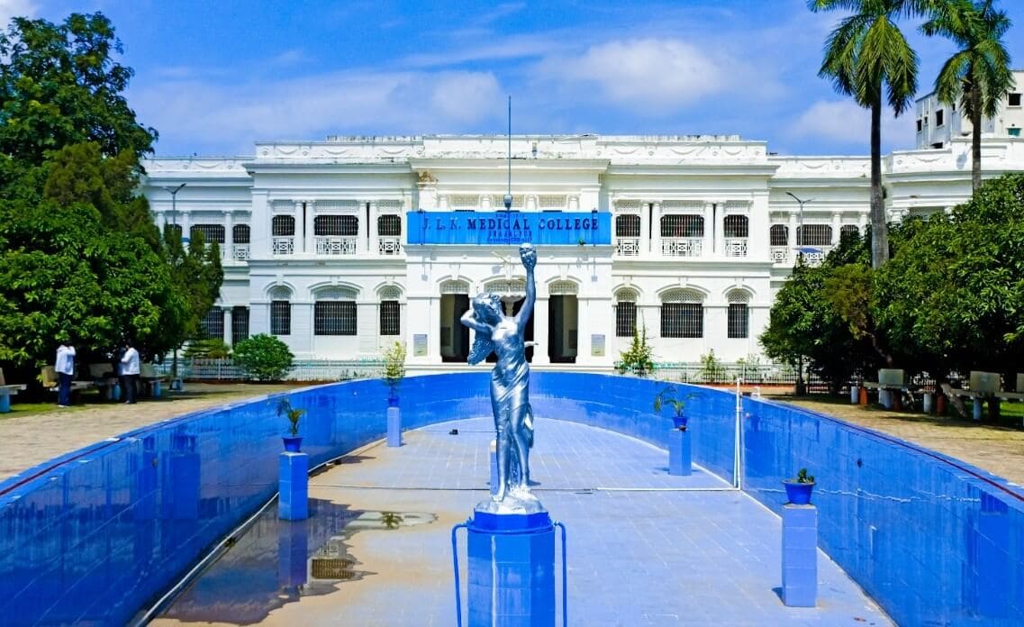 Featured image of college