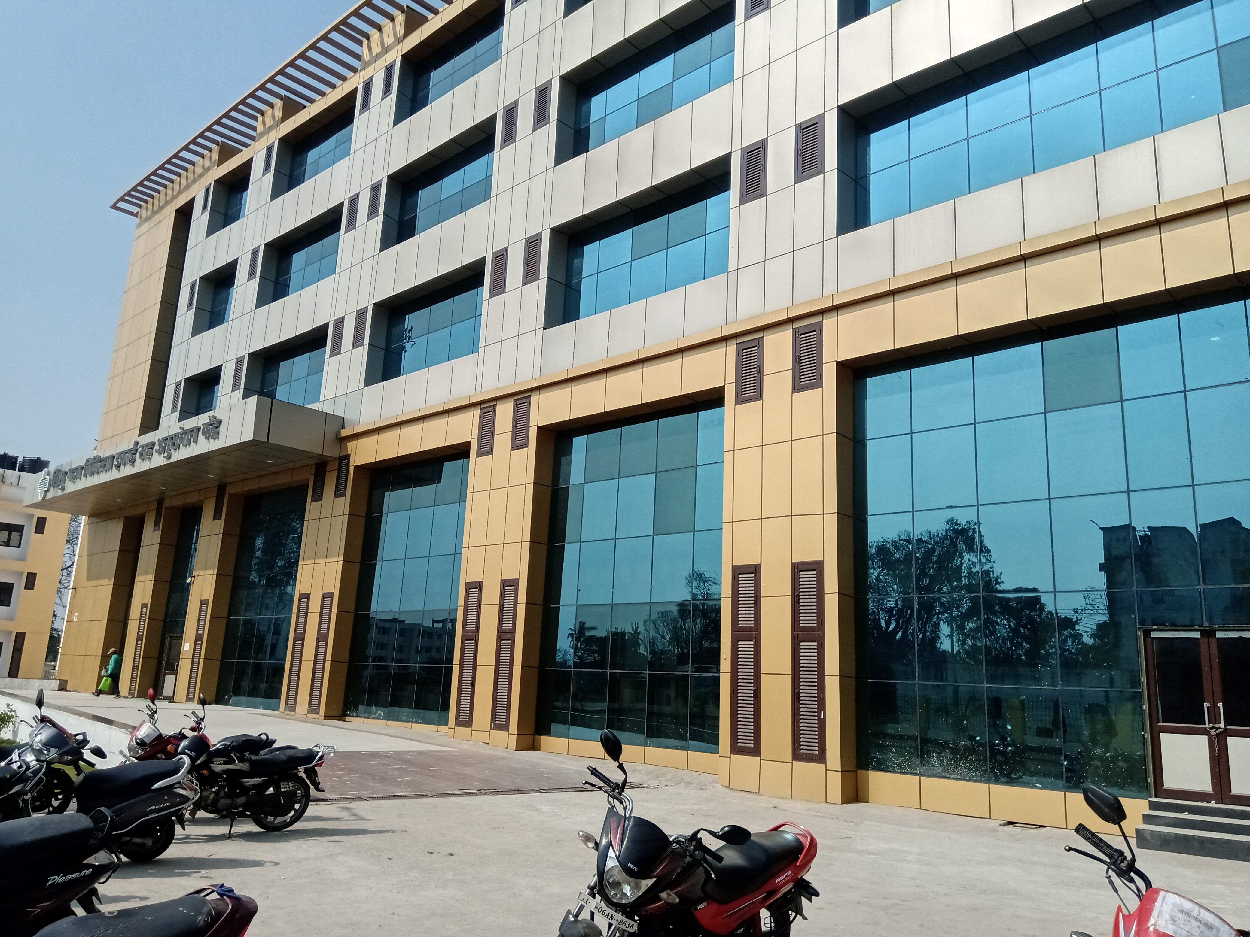 Shree Krishna Medical College and Hospital ,Muzaffarpur, Bihar campus view 1