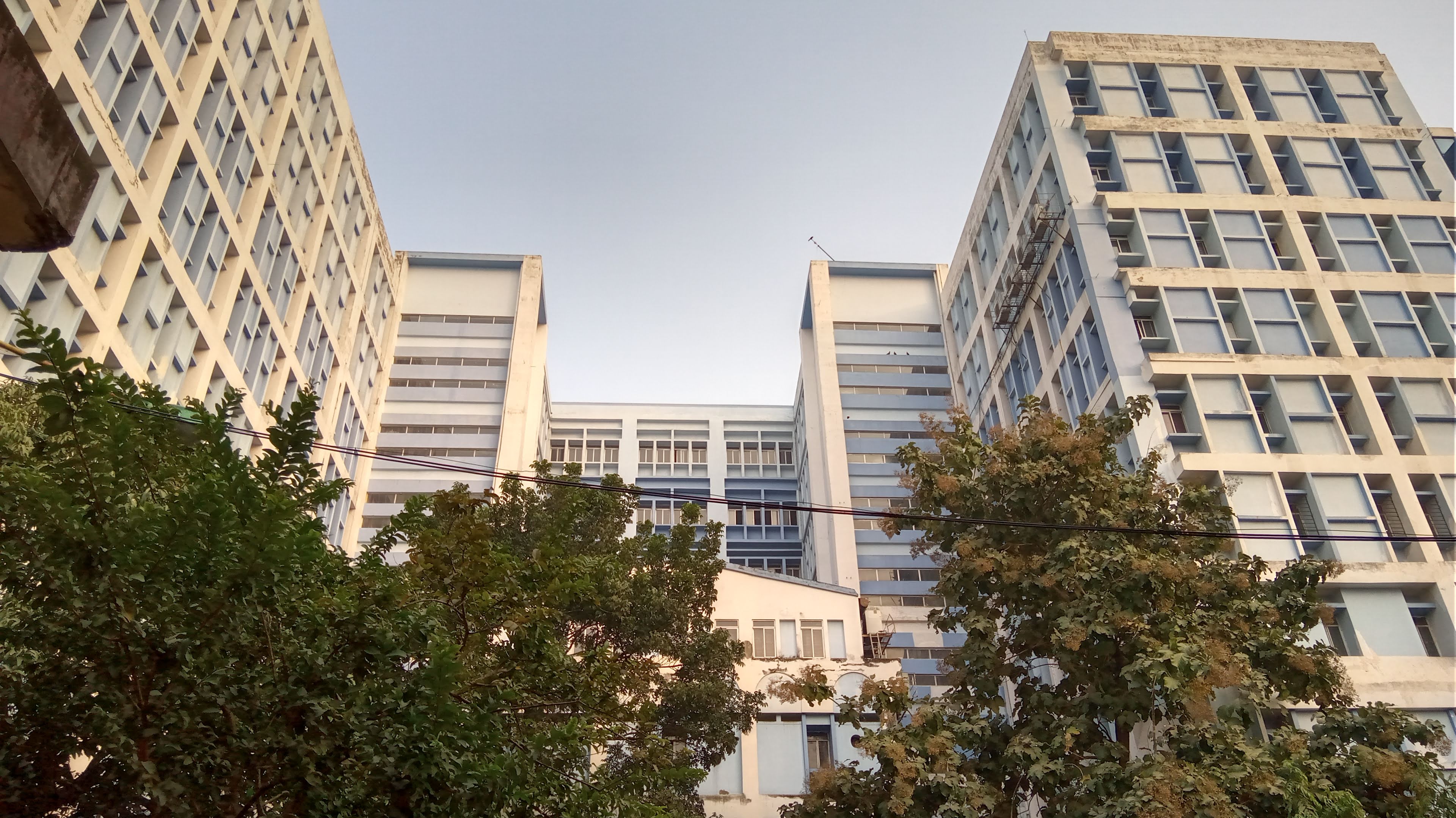 RG Kar Medical College, Kolkata campus view 1