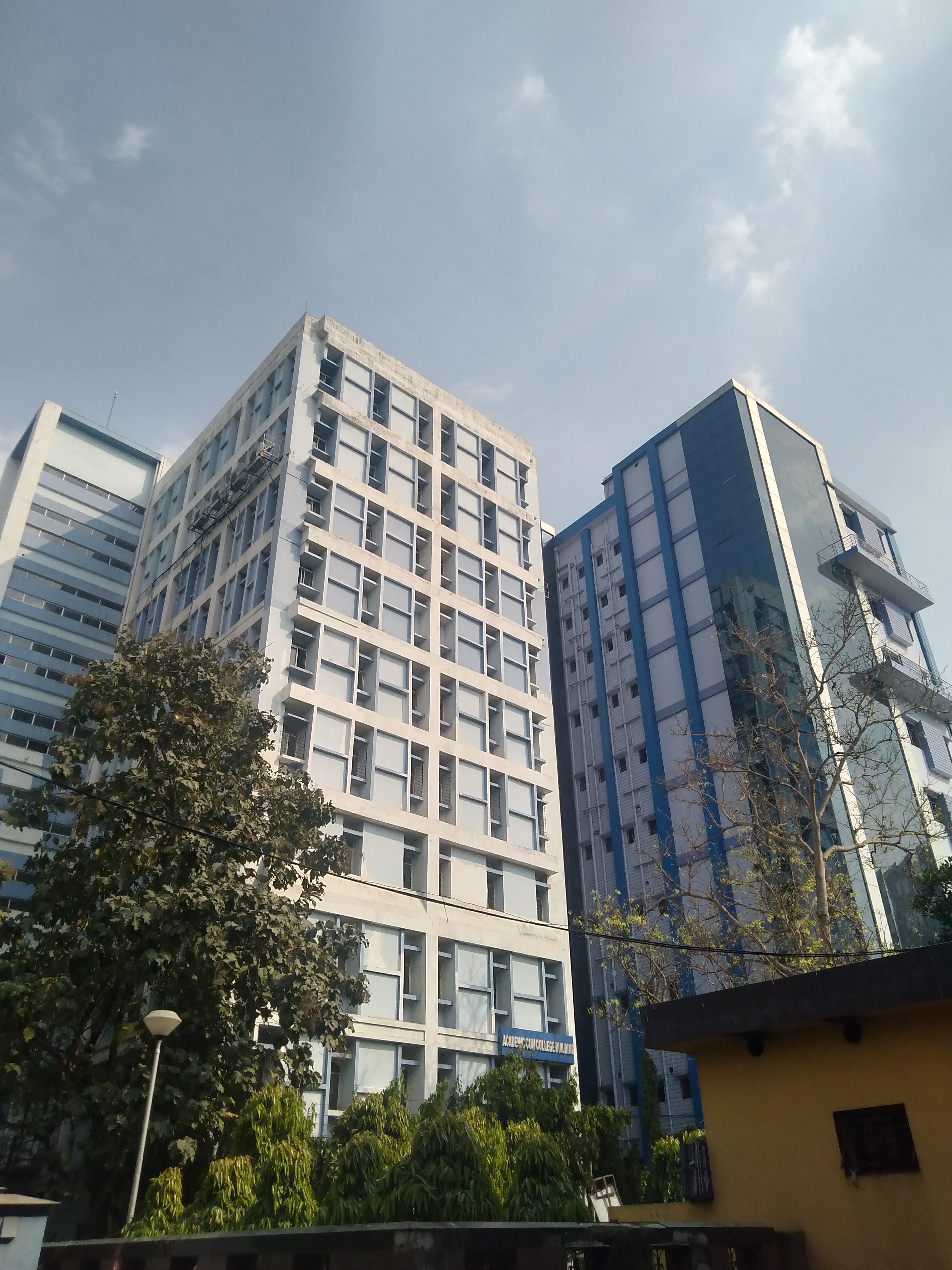 RG Kar Medical College, Kolkata campus view 5