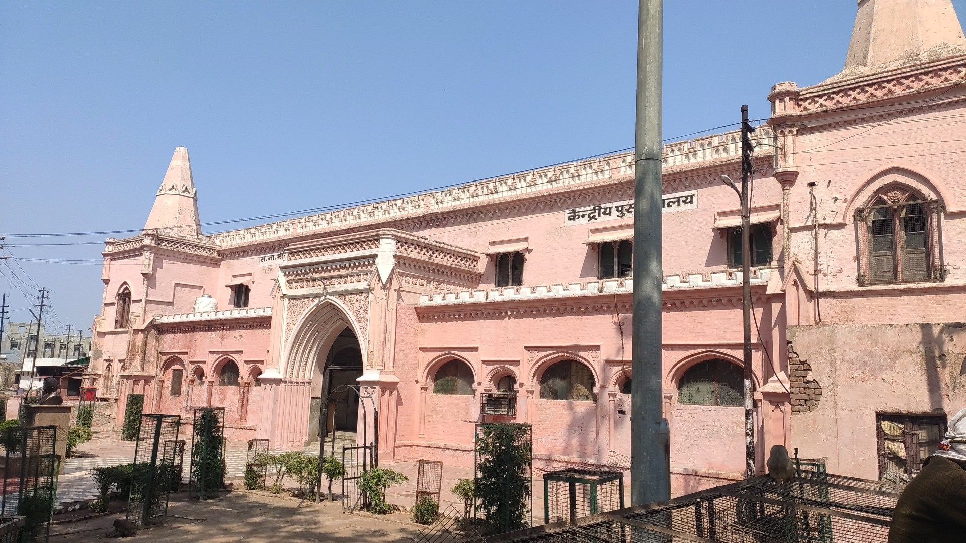 S N Medical College, Agra
 campus view 5