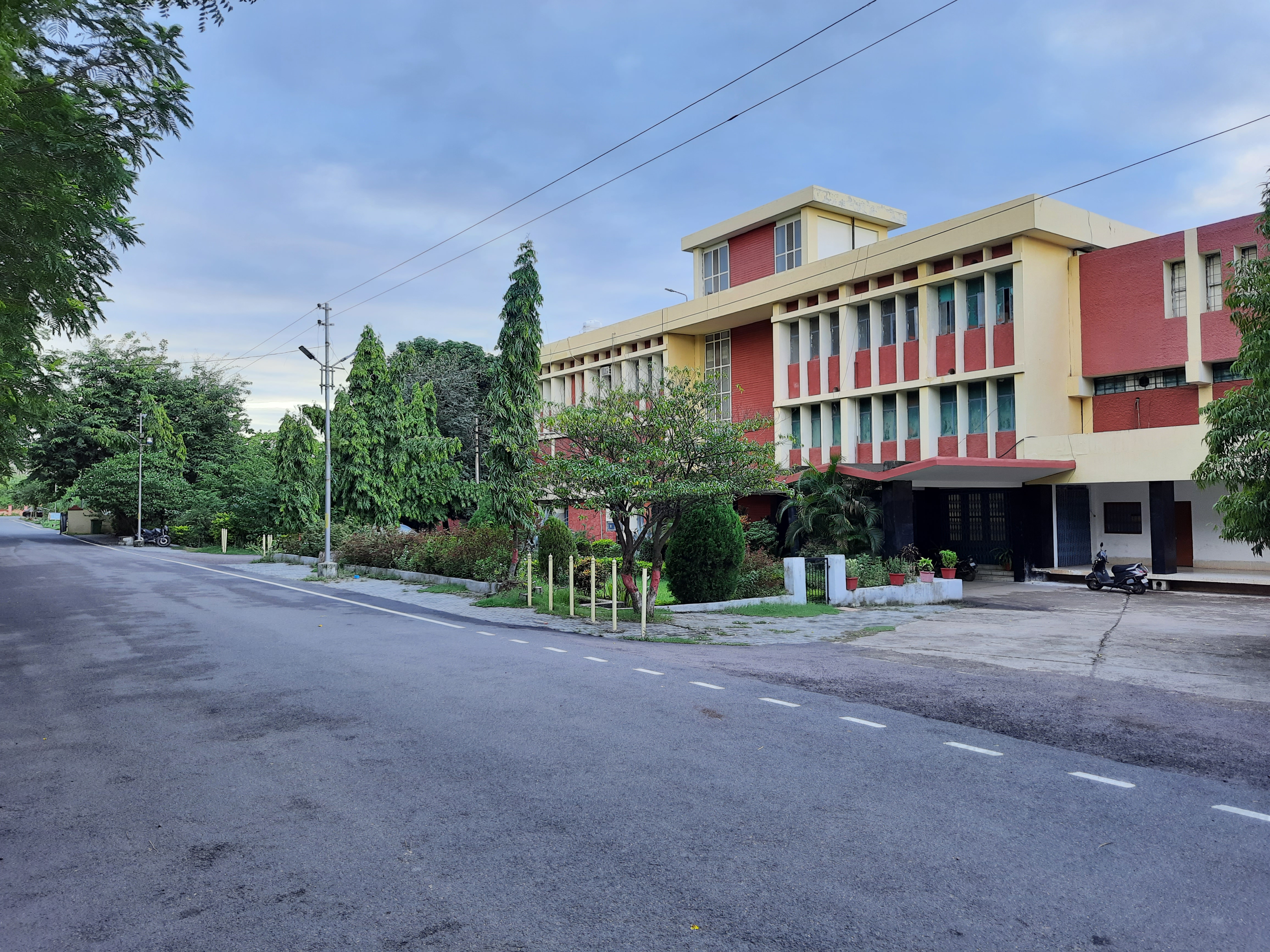 Maharani Laxmi Bai Medical College, Jhansi
 campus view 10