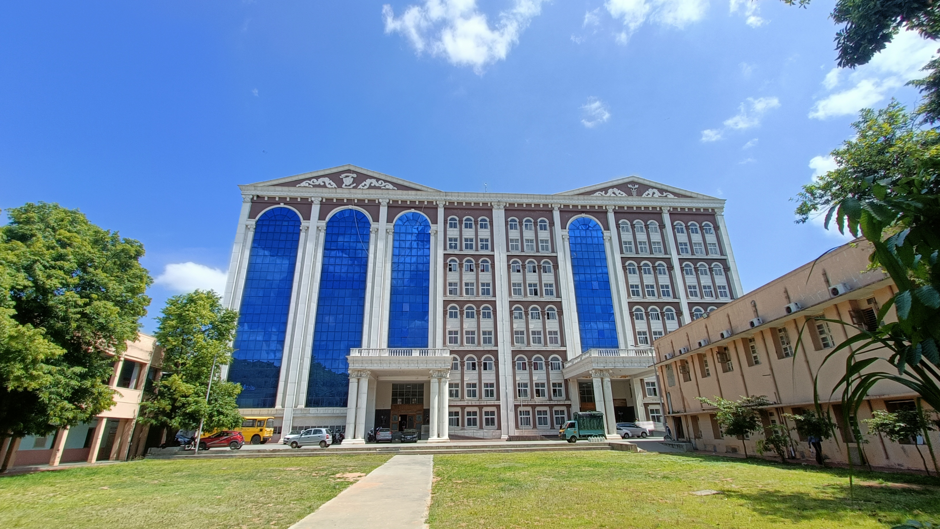 Bangalore Medical College and Research Institute, Bangalore
 campus view 14