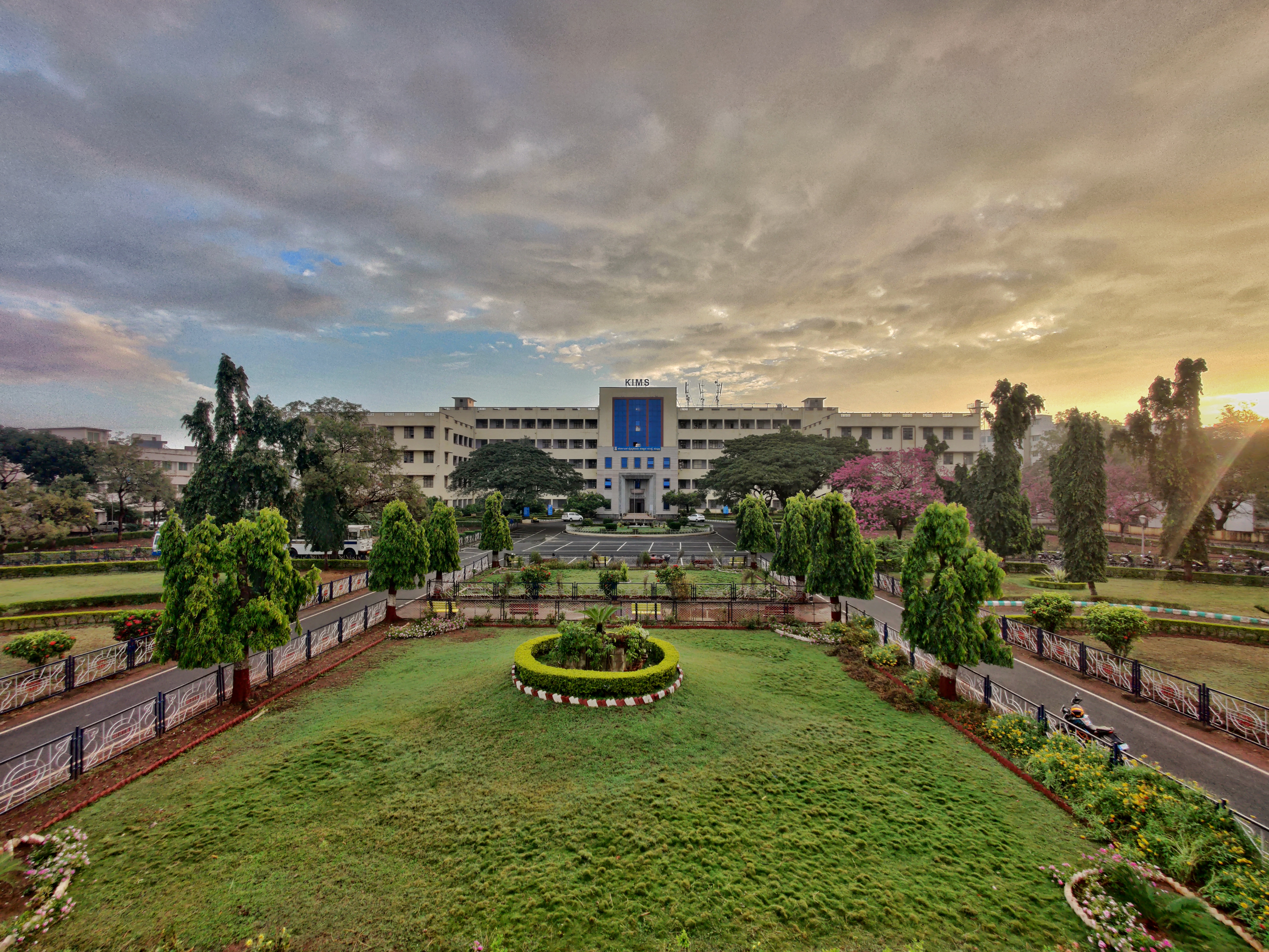 Karnataka Institute of Medical Sciences, Hubballi
 campus view 12