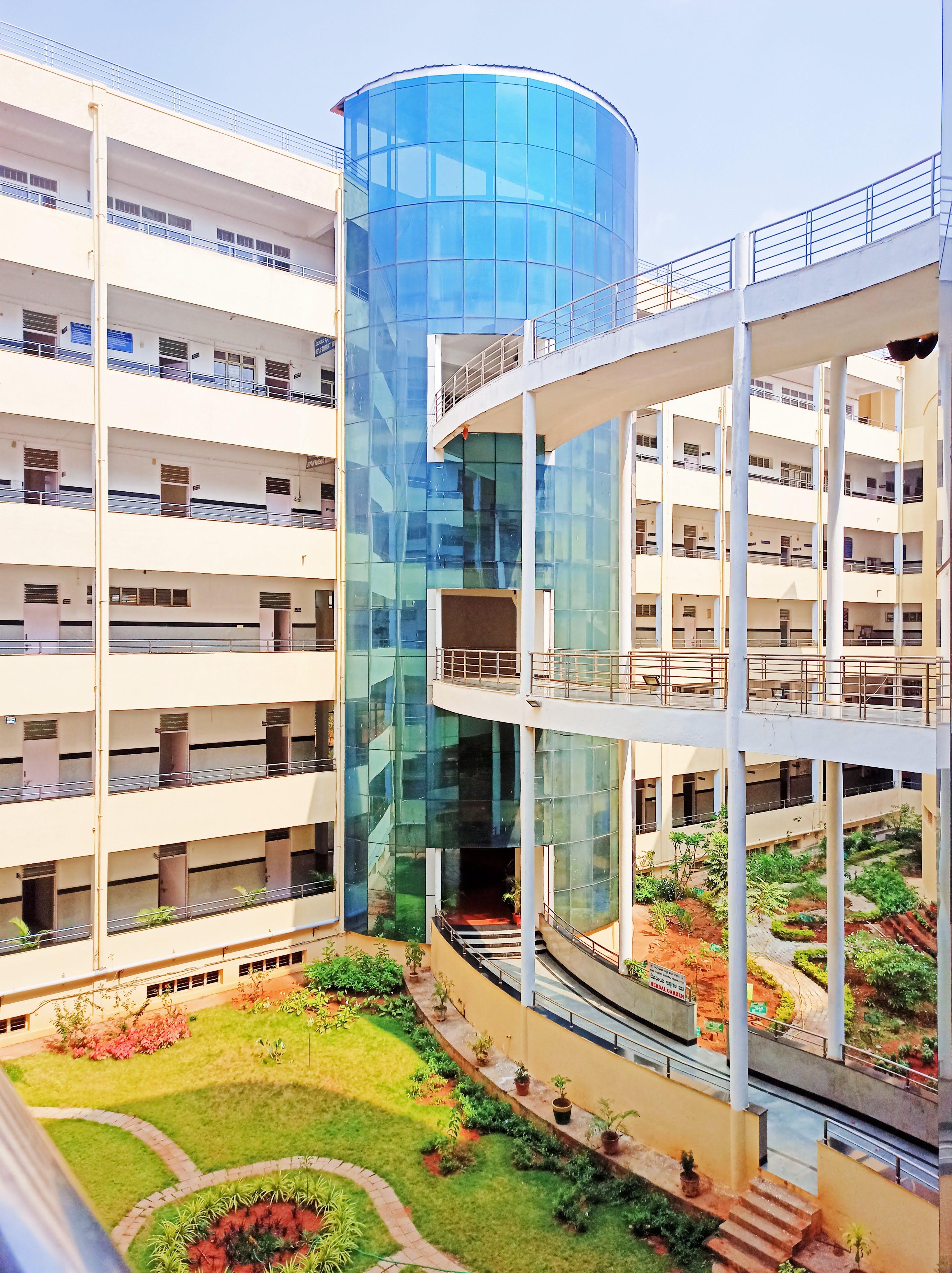 Hassan Institute of Medical Sciences, Hassan

 campus view 7
