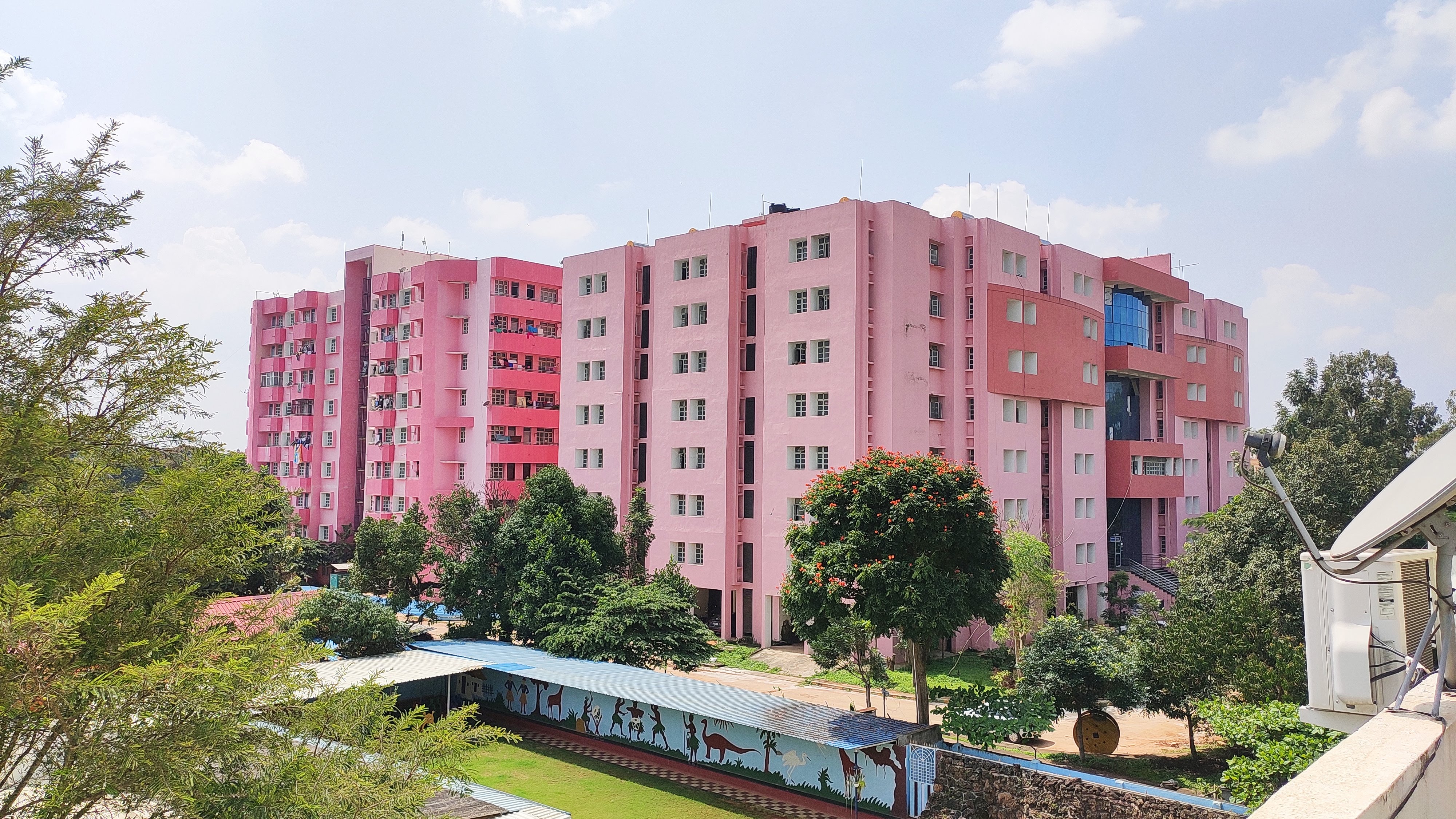 Hassan Institute of Medical Sciences, Hassan

 campus view 8