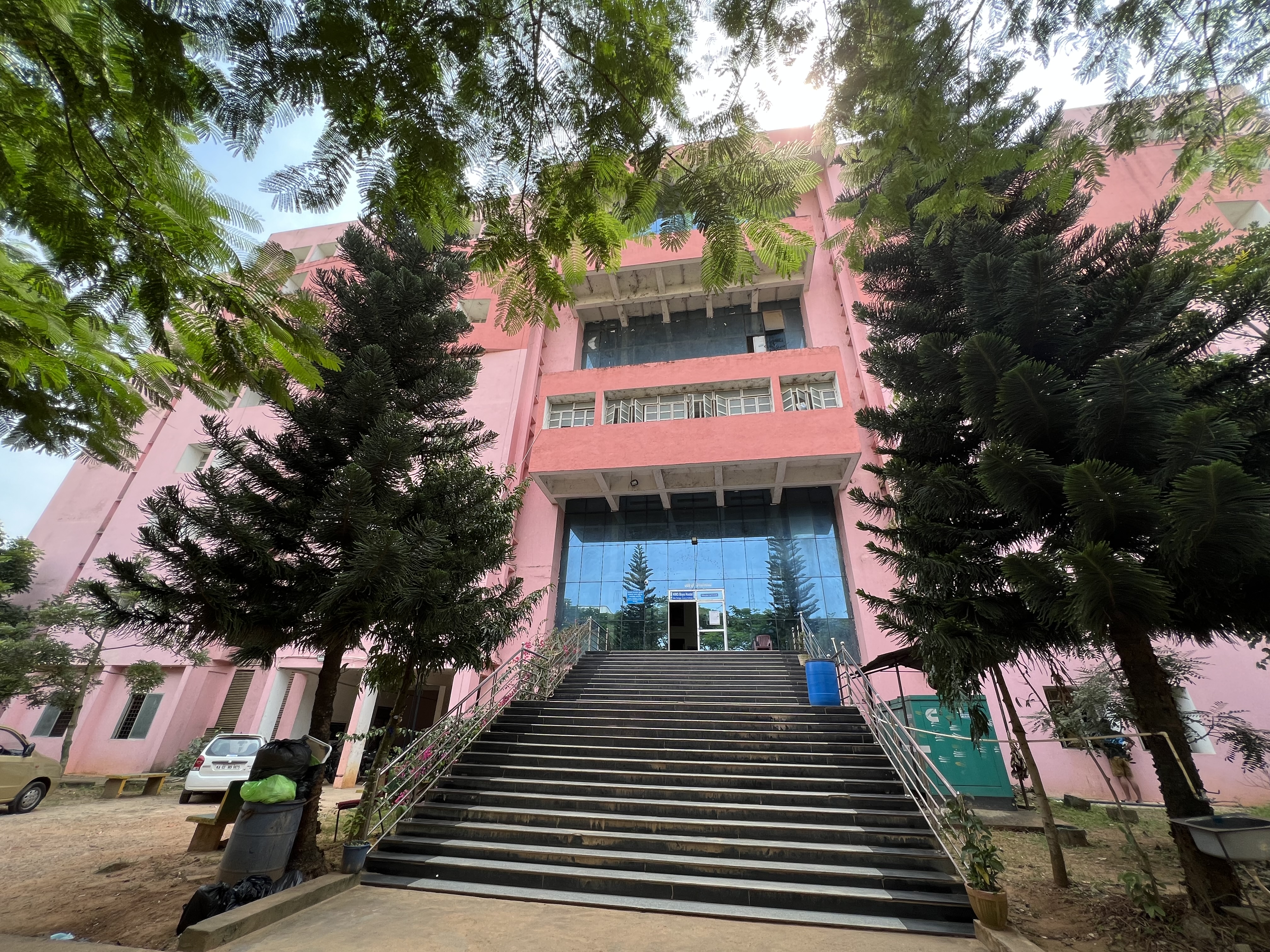 Hassan Institute of Medical Sciences, Hassan

 campus view 11