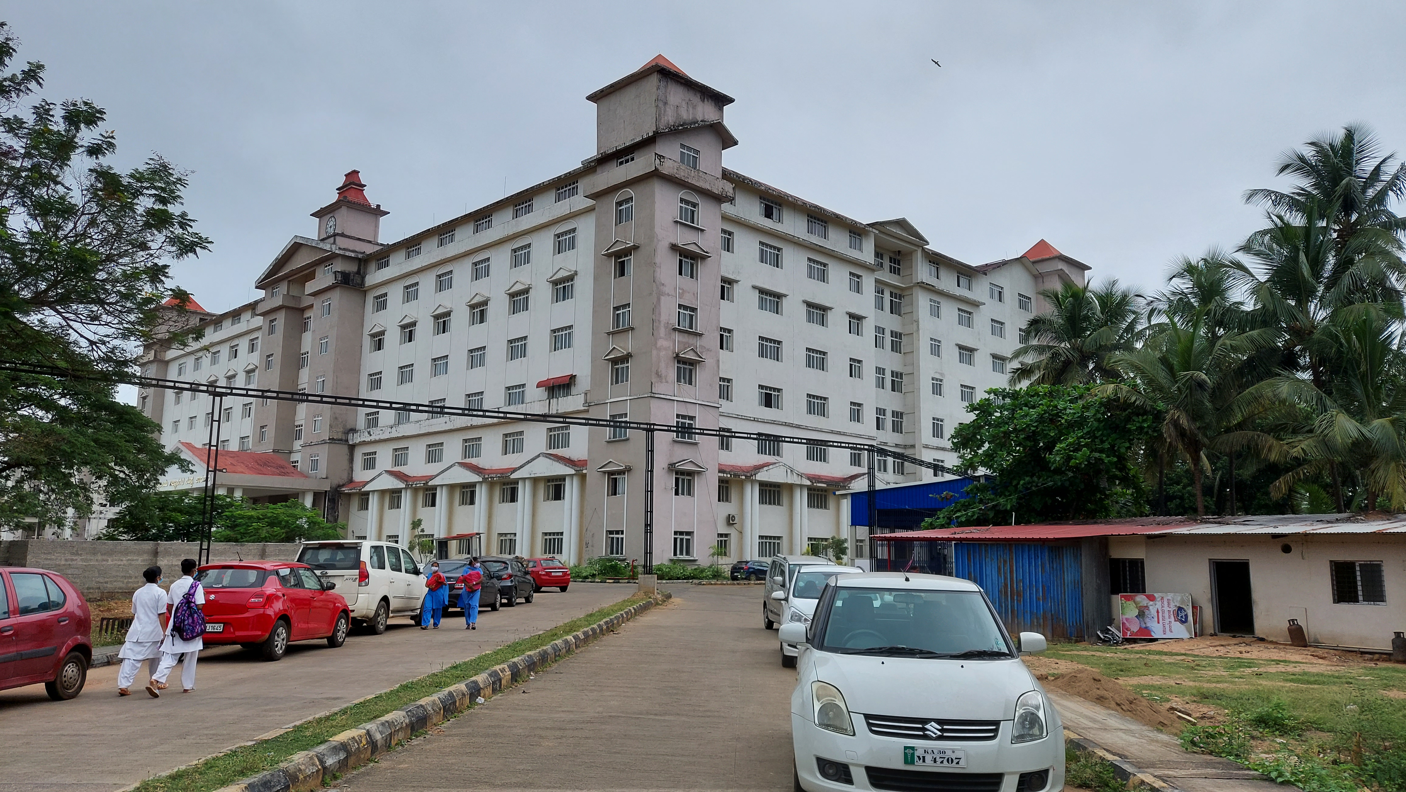 Karwar Institute of Medical Sciences, Karwar

 campus view 8