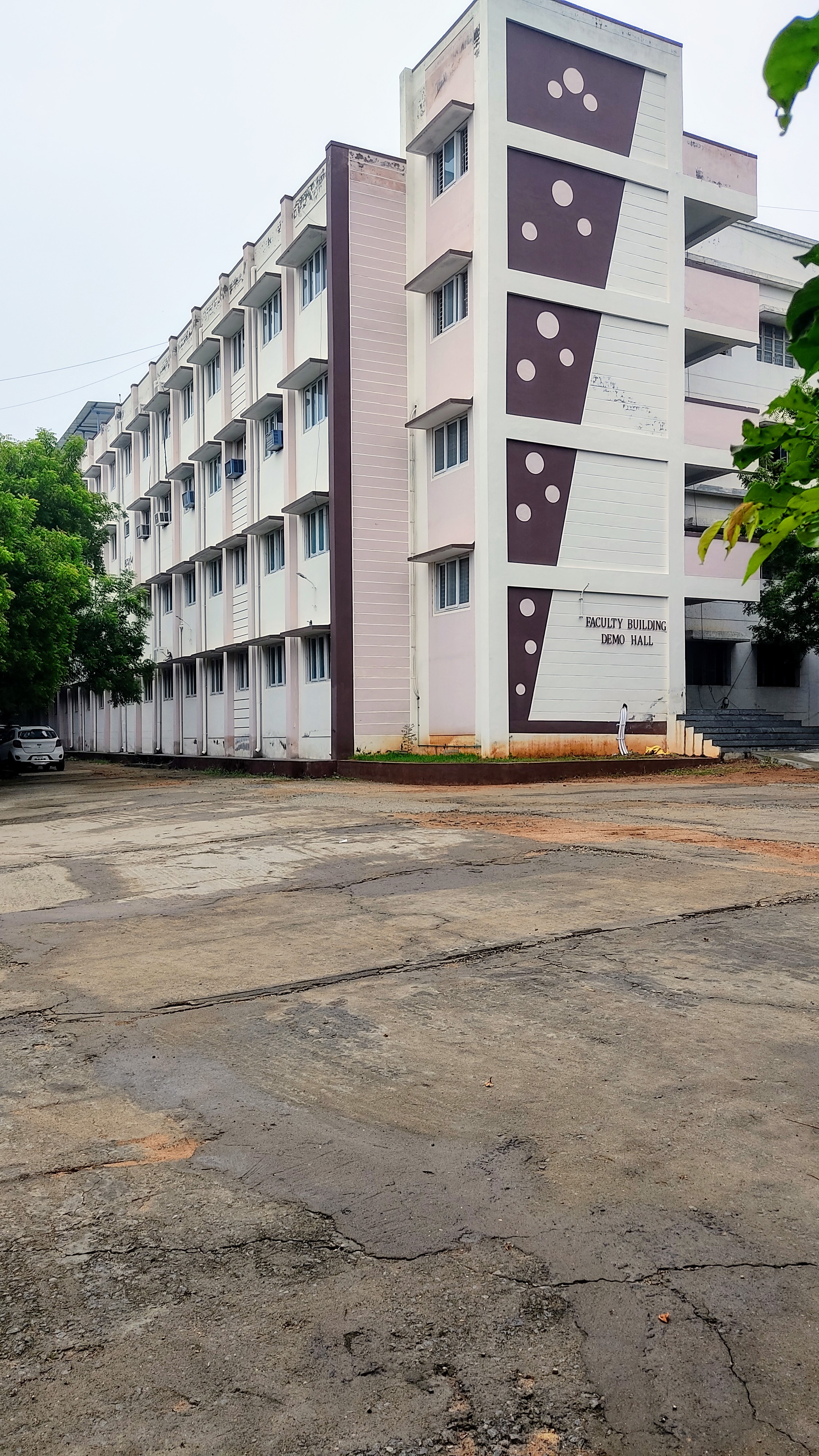 K A P Viswanathan Government Medical College, Trichy

 campus view 4