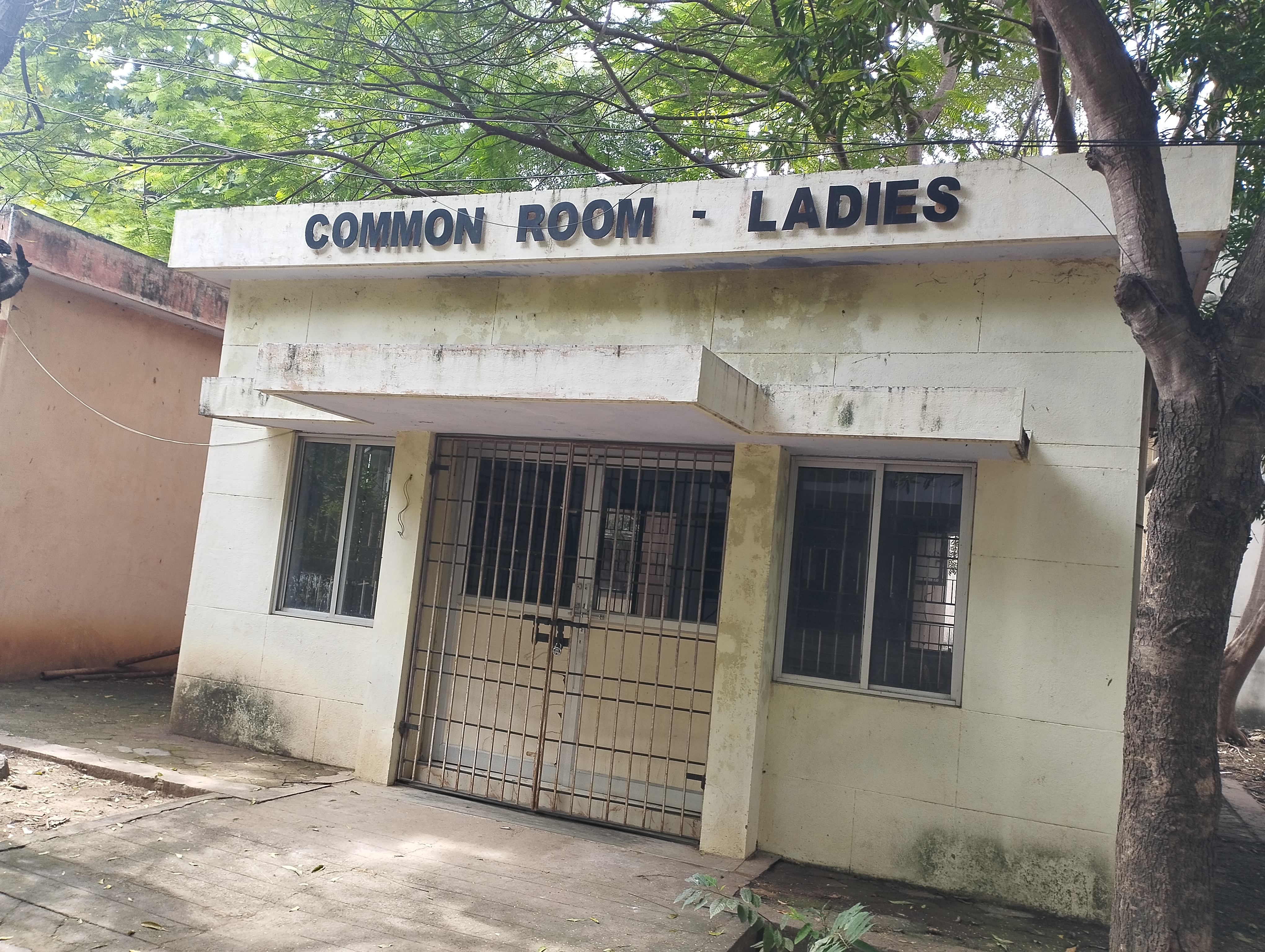 Government Vellore Medical College, Vellore

 campus view 10