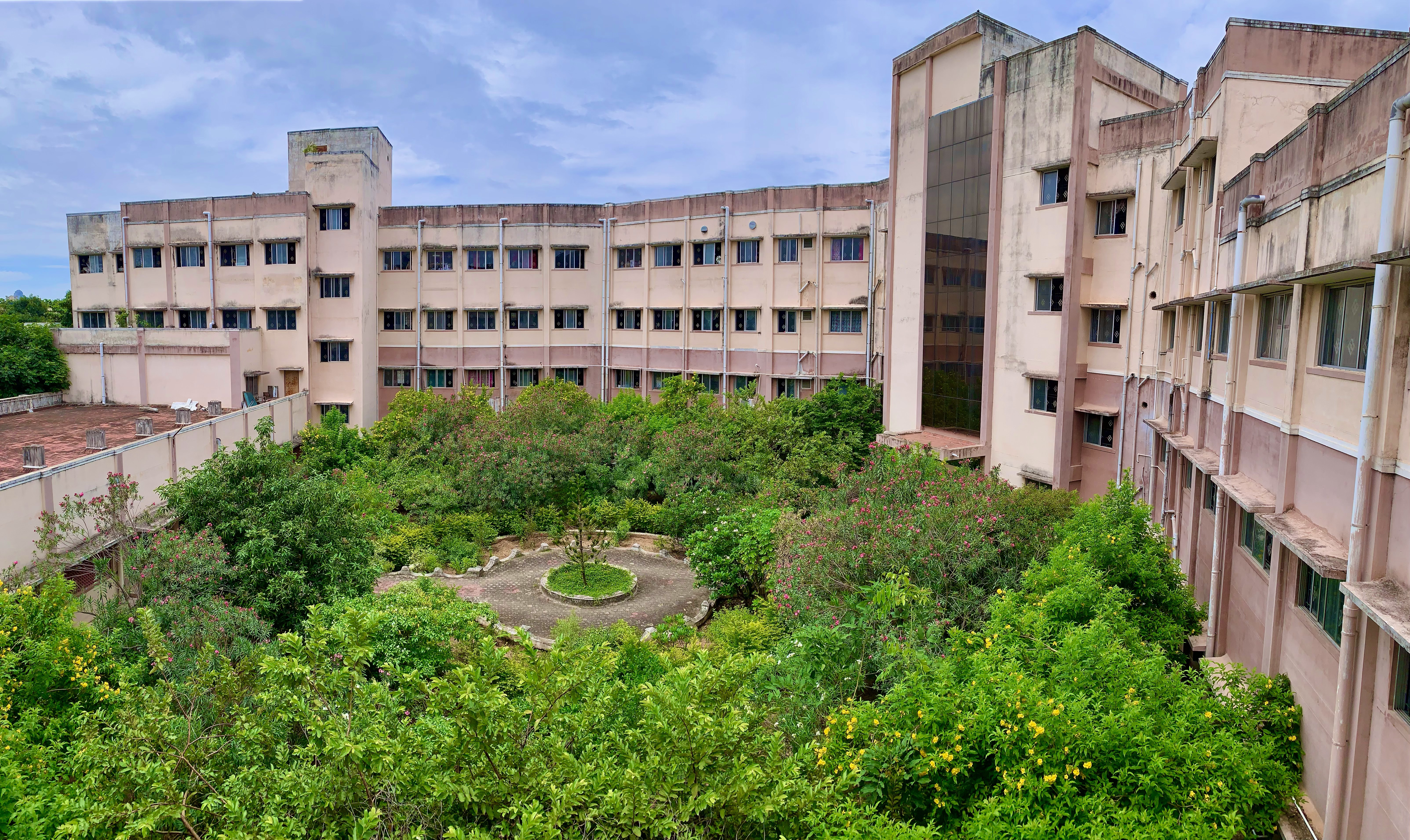 Government Vellore Medical College, Vellore

 campus view 13