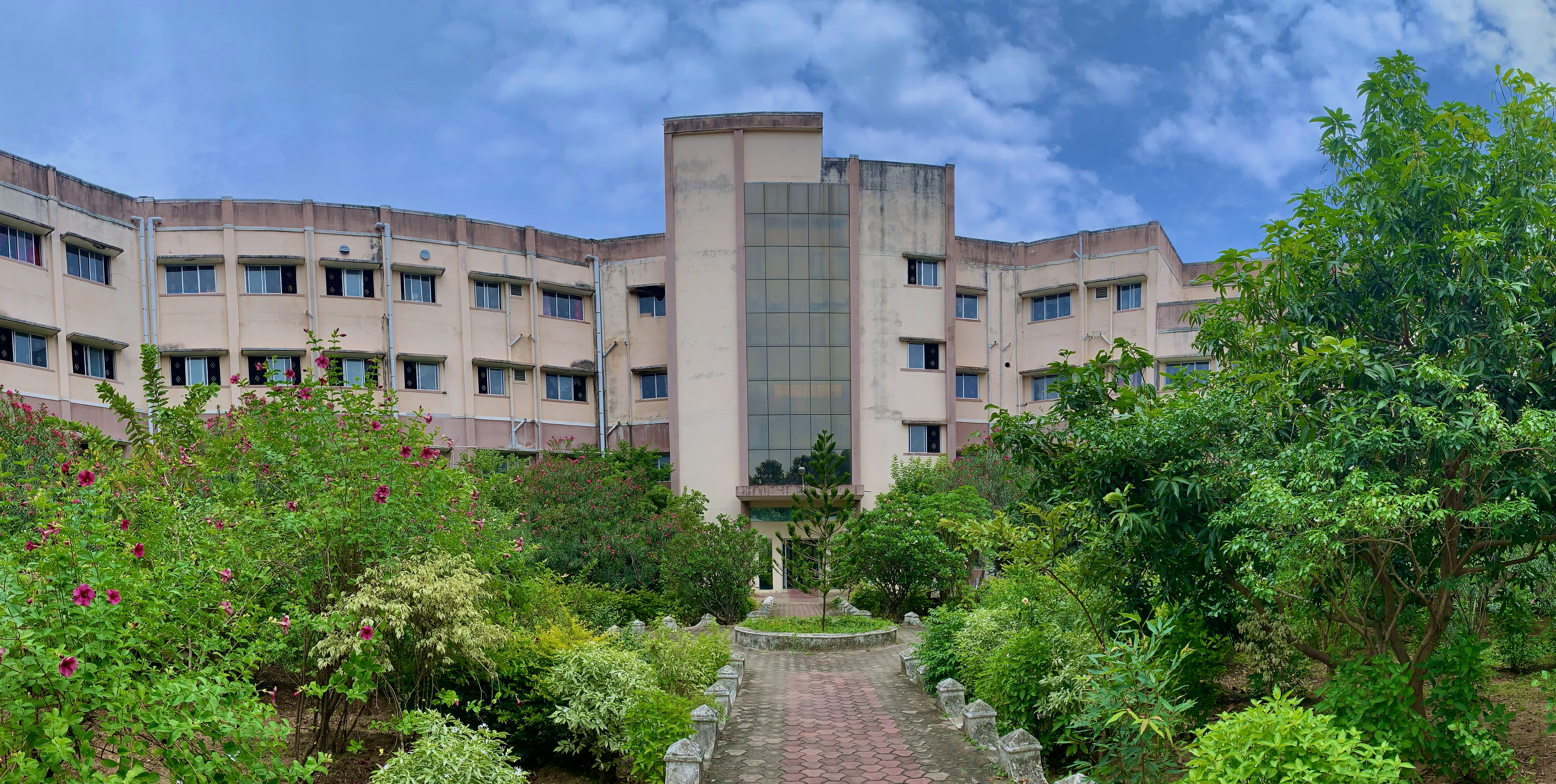 Government Vellore Medical College, Vellore

 campus view 17