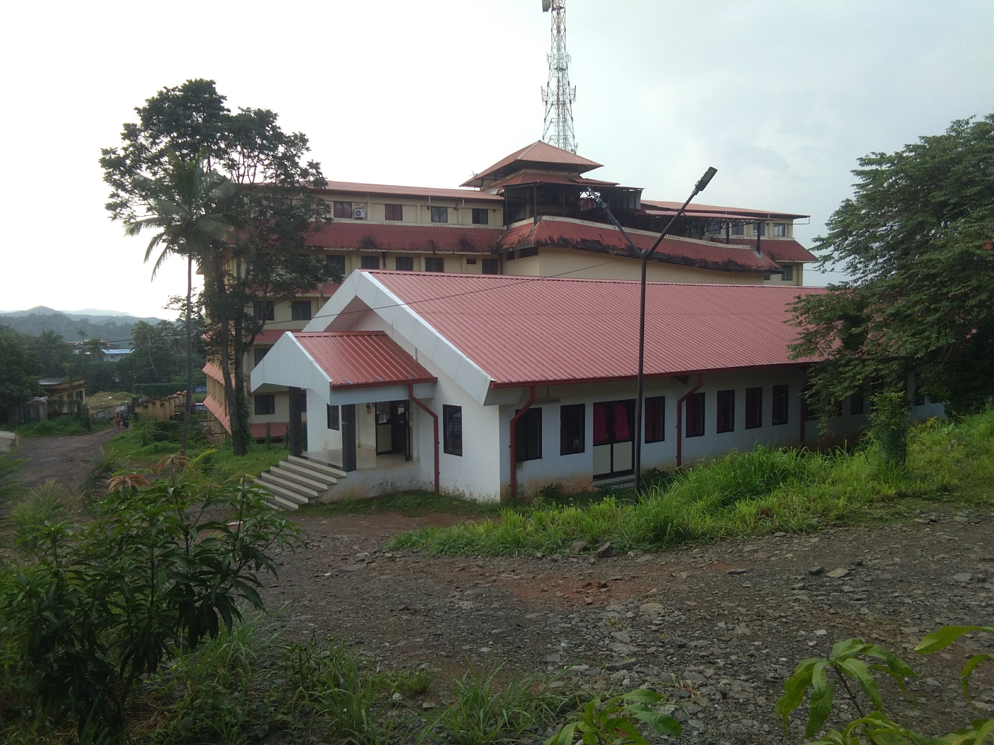Government Medical College, Manjeri

 campus view 8