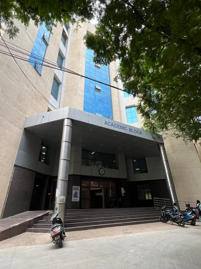 Osmania Medical College, Hyderabad

 campus view 5