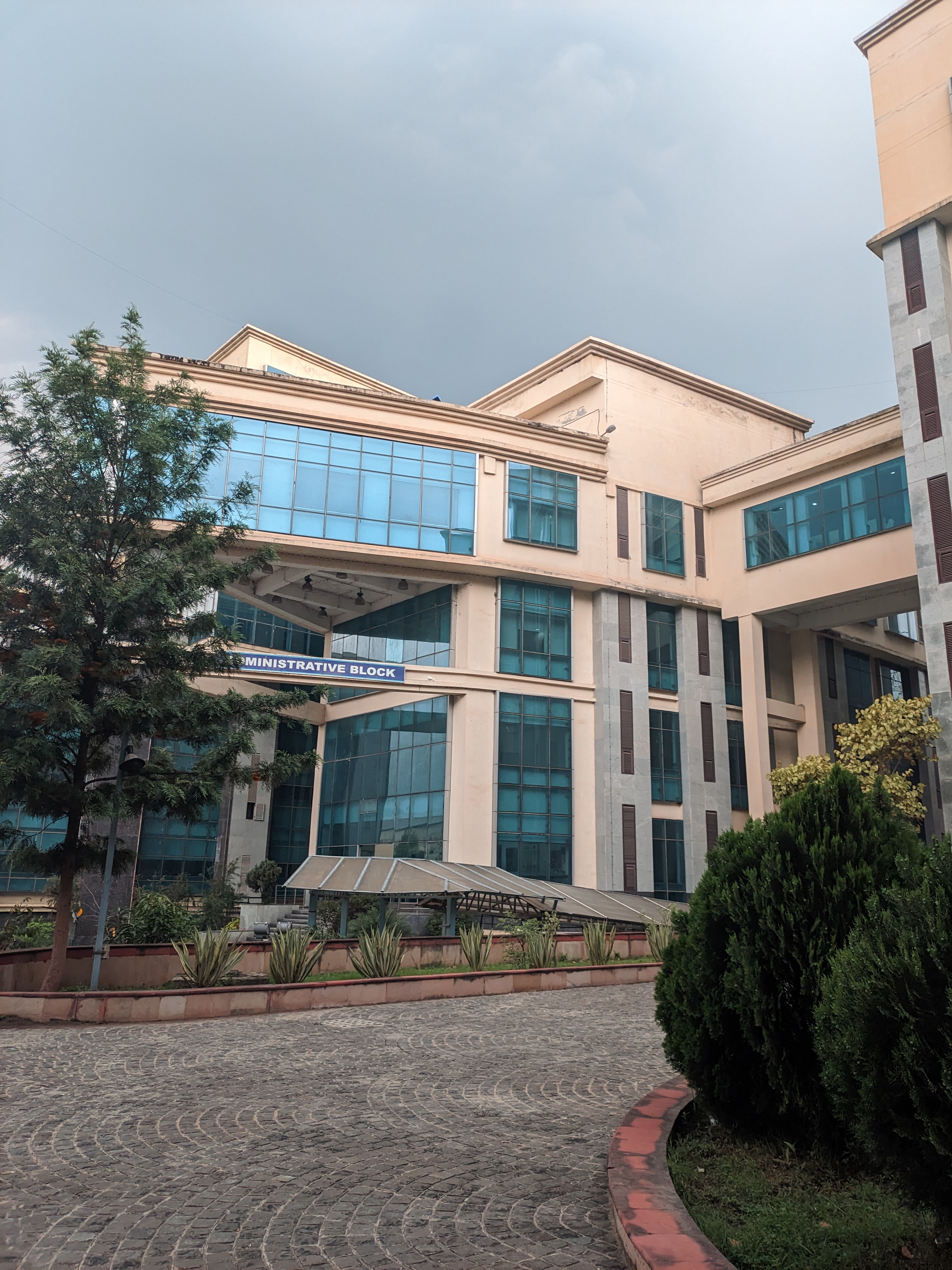 Shri Lal Bahadur Shastri Government Medical College, Mandi campus view 4