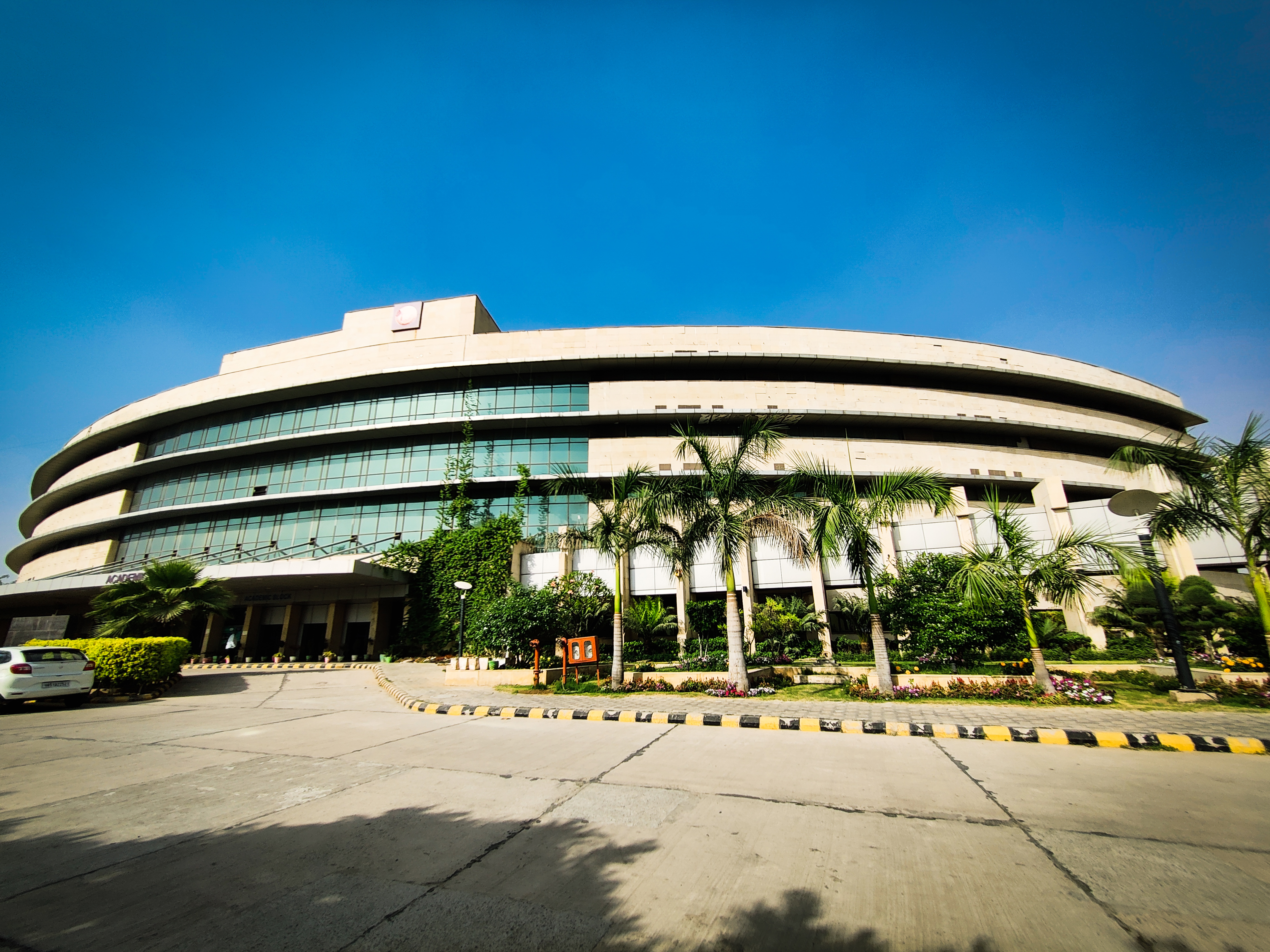 ESIC Medical College, Faridabad campus view 9
