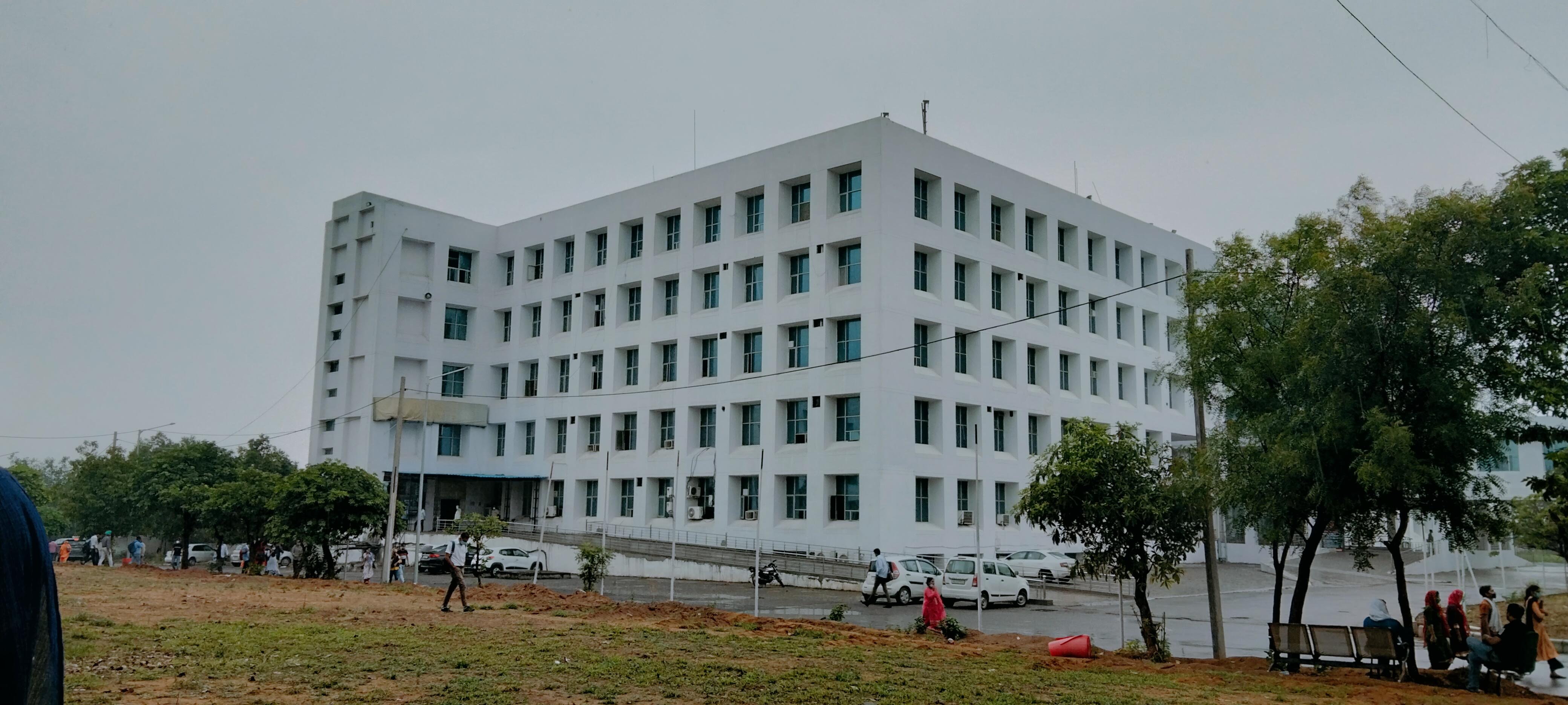 Shri Atal Bihari Vajpayee Government Medical College, Faridabad campus view 3