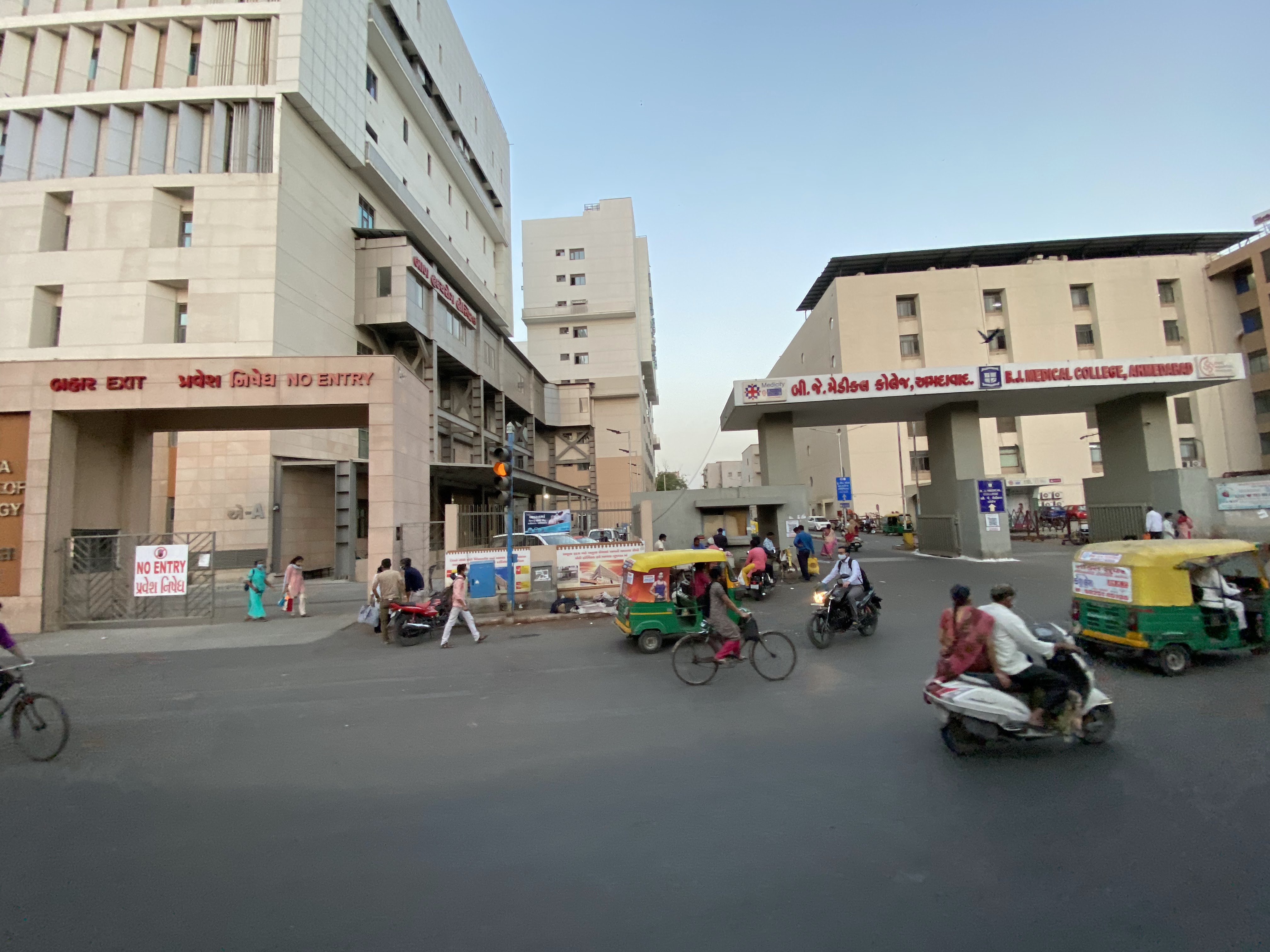B J Medical College, Ahmedabad campus view 3