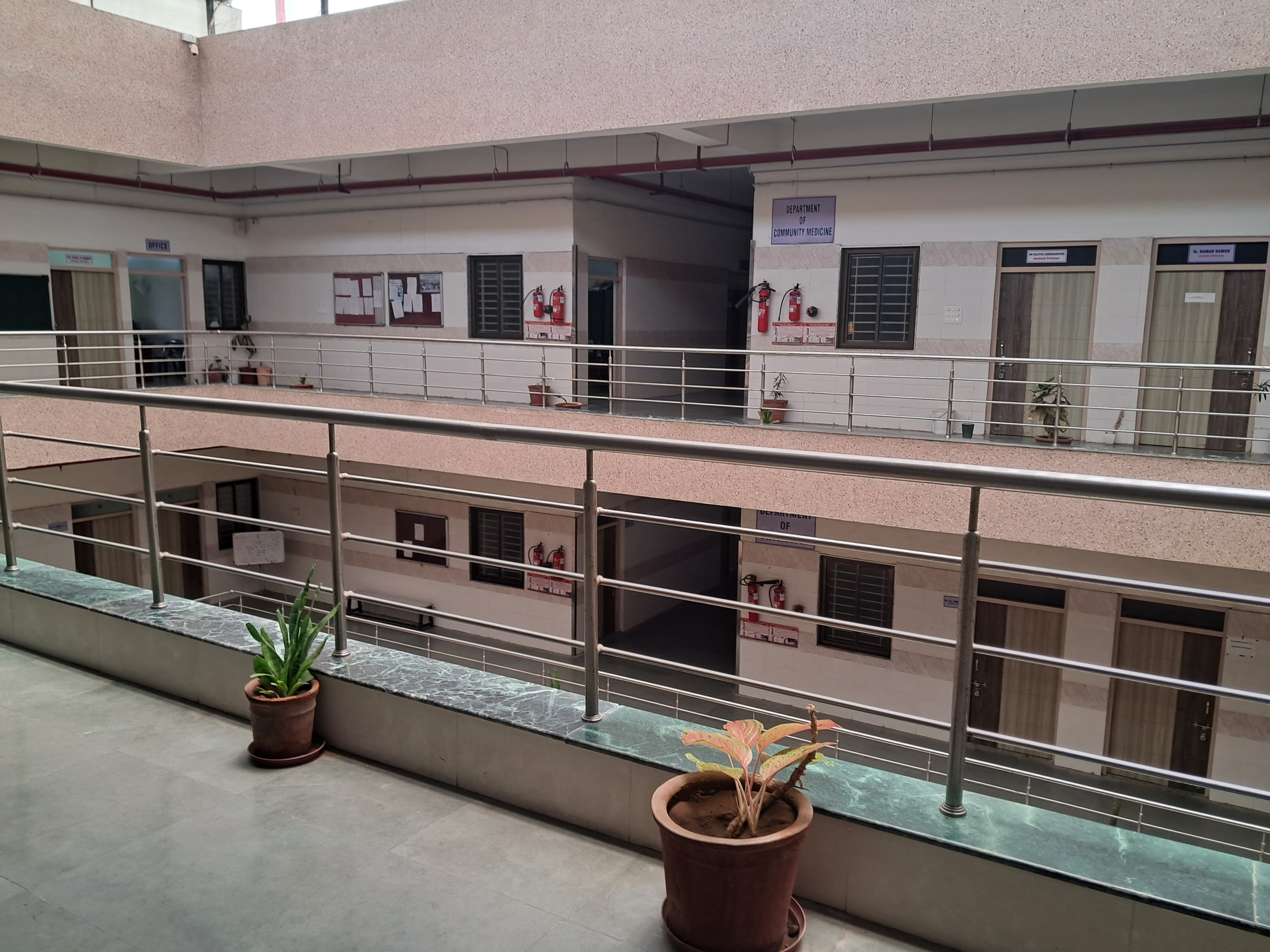 Medical College, Baroda campus view 6