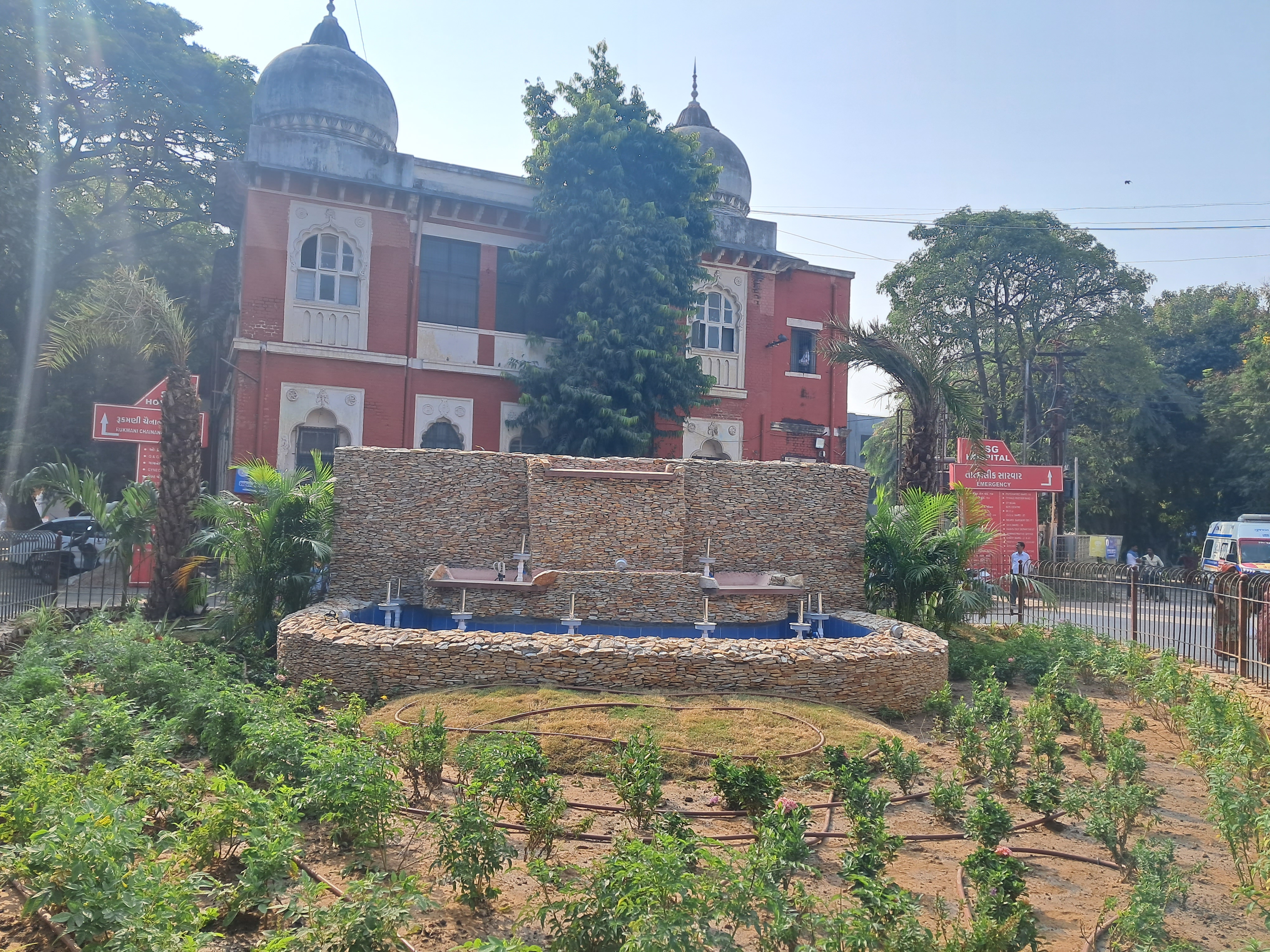 Medical College, Baroda campus view 8