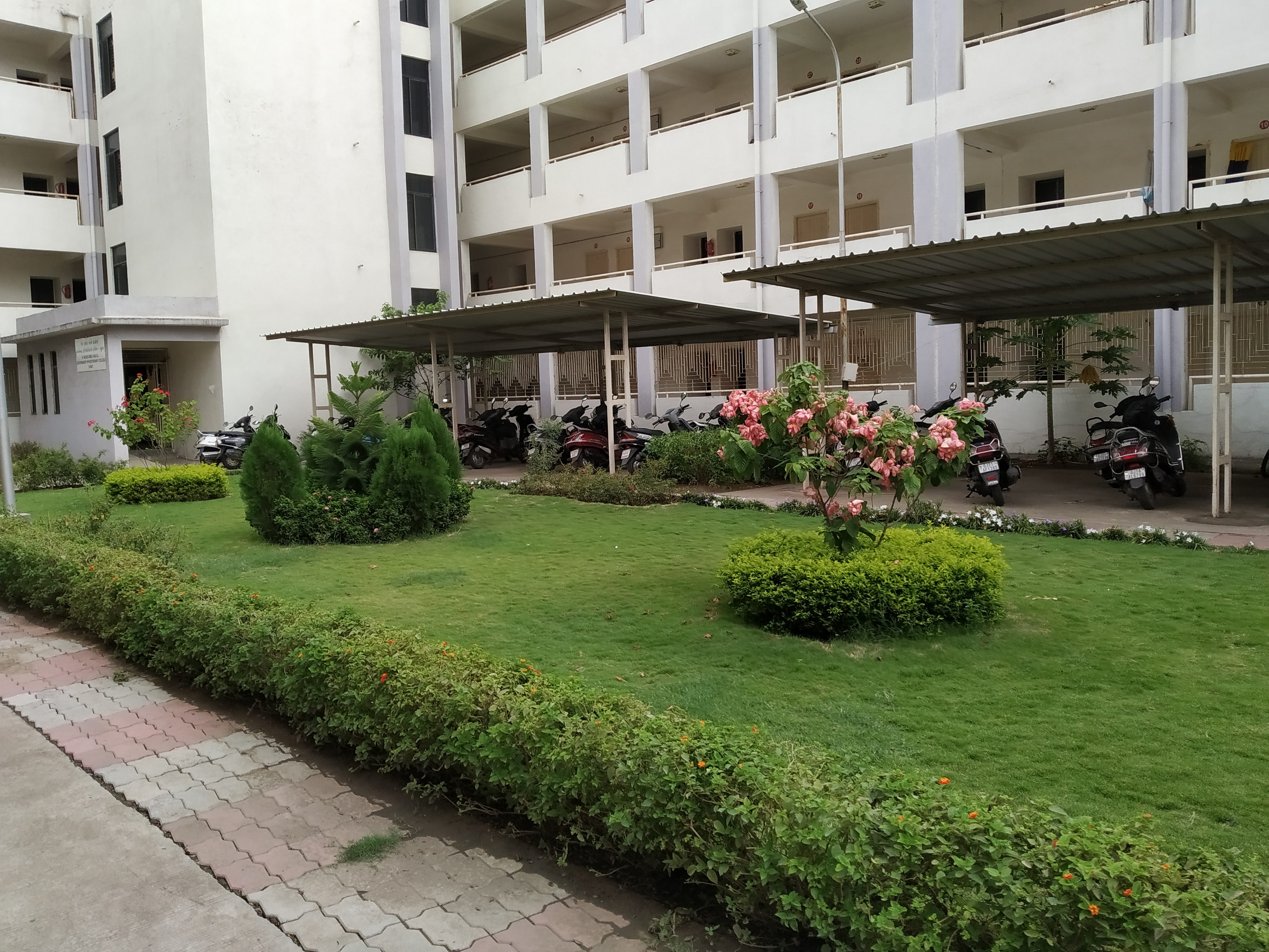 Government Medical College, Surat campus view 4