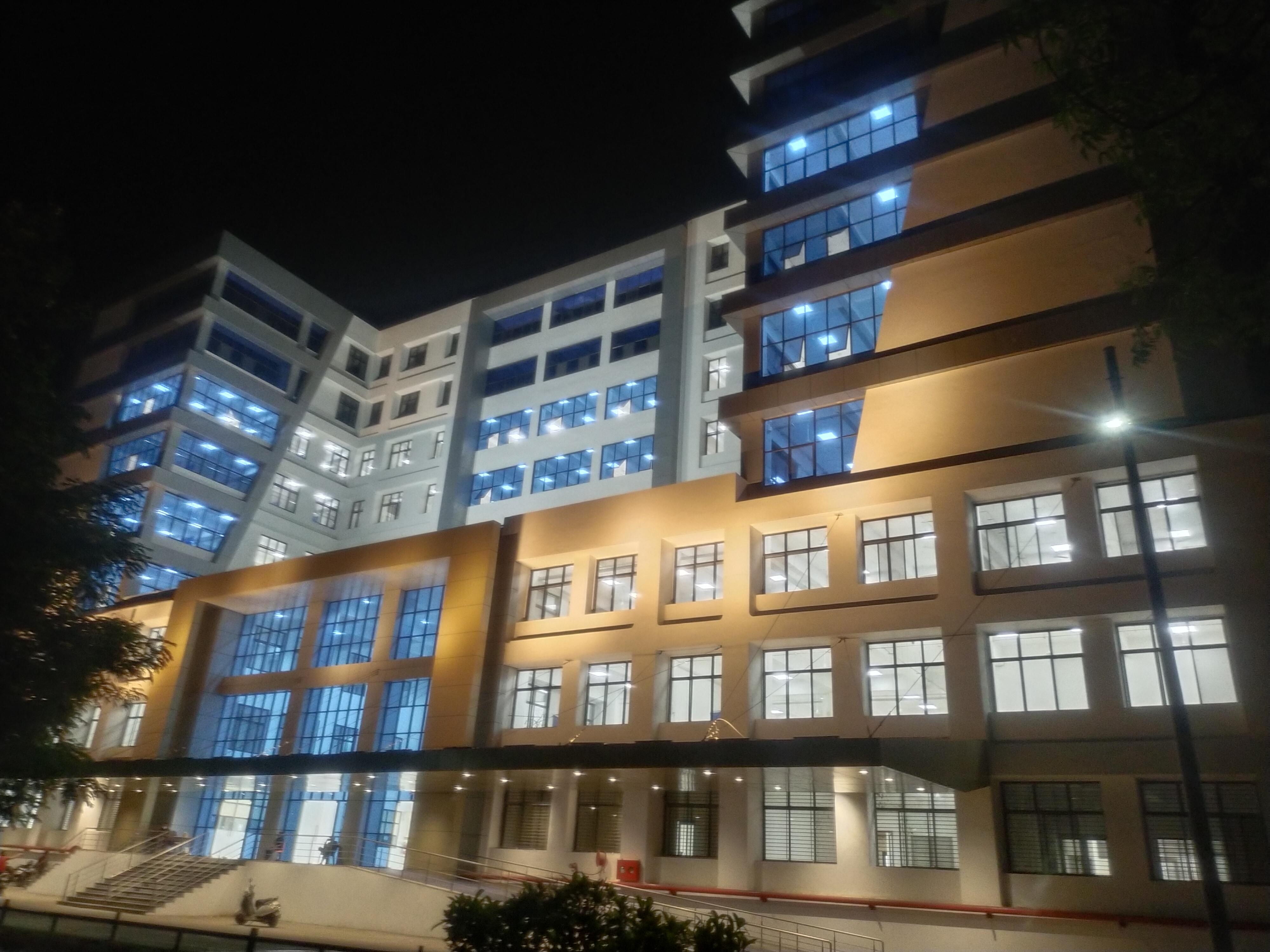 Government Medical College, Surat campus view 8