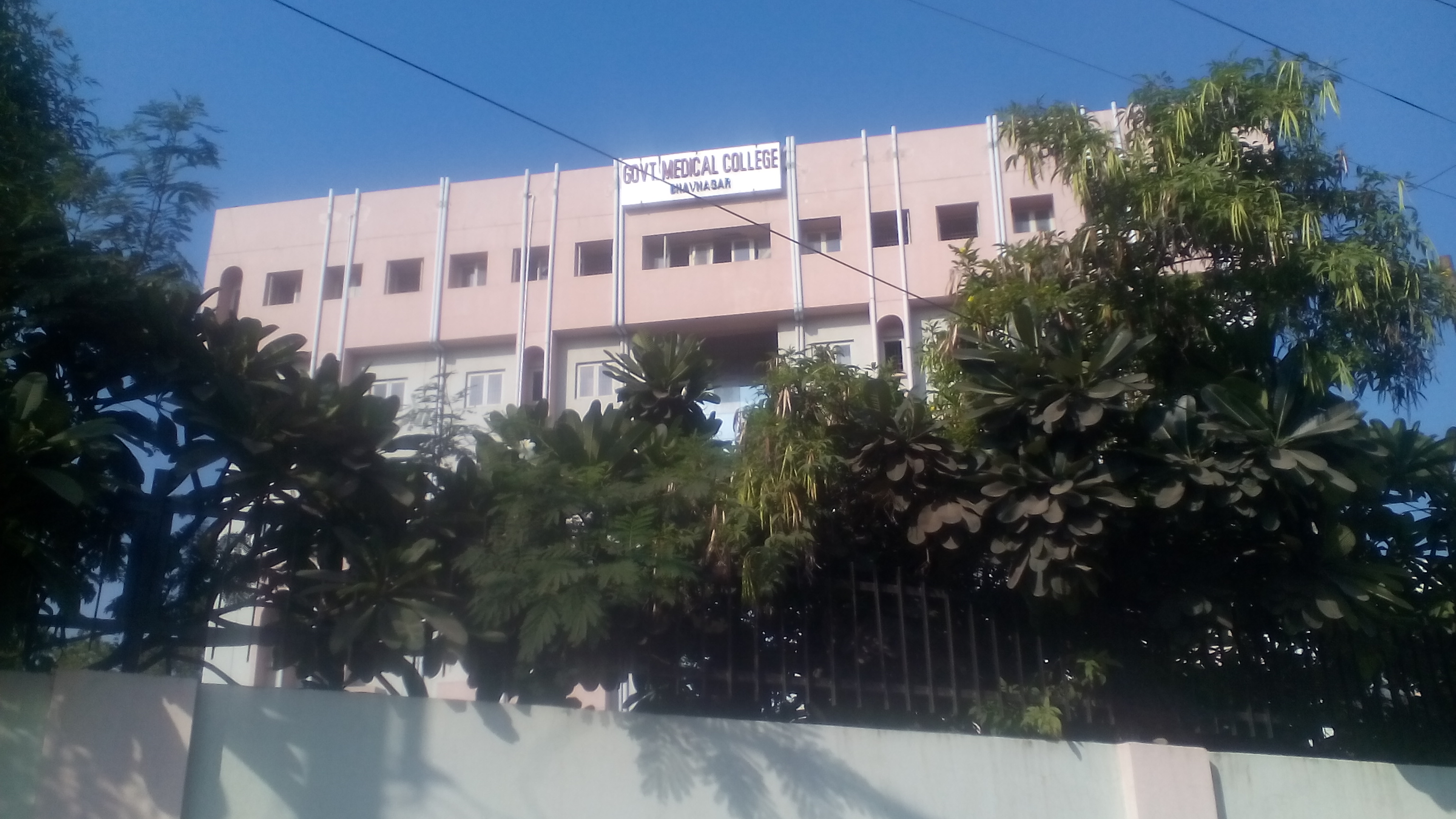 Government Medical College, Bhavnagar campus view 1