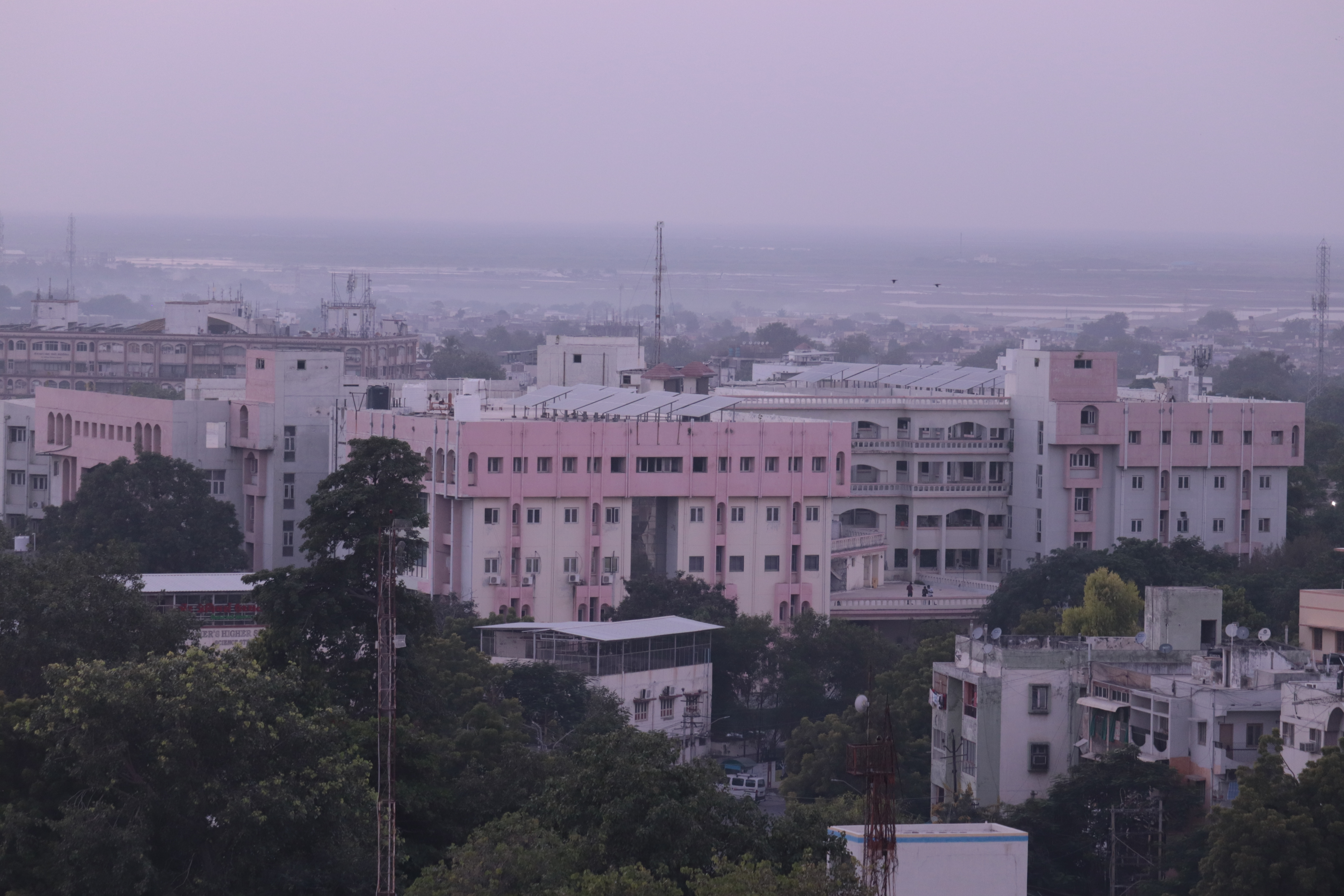 Government Medical College, Bhavnagar campus view 8