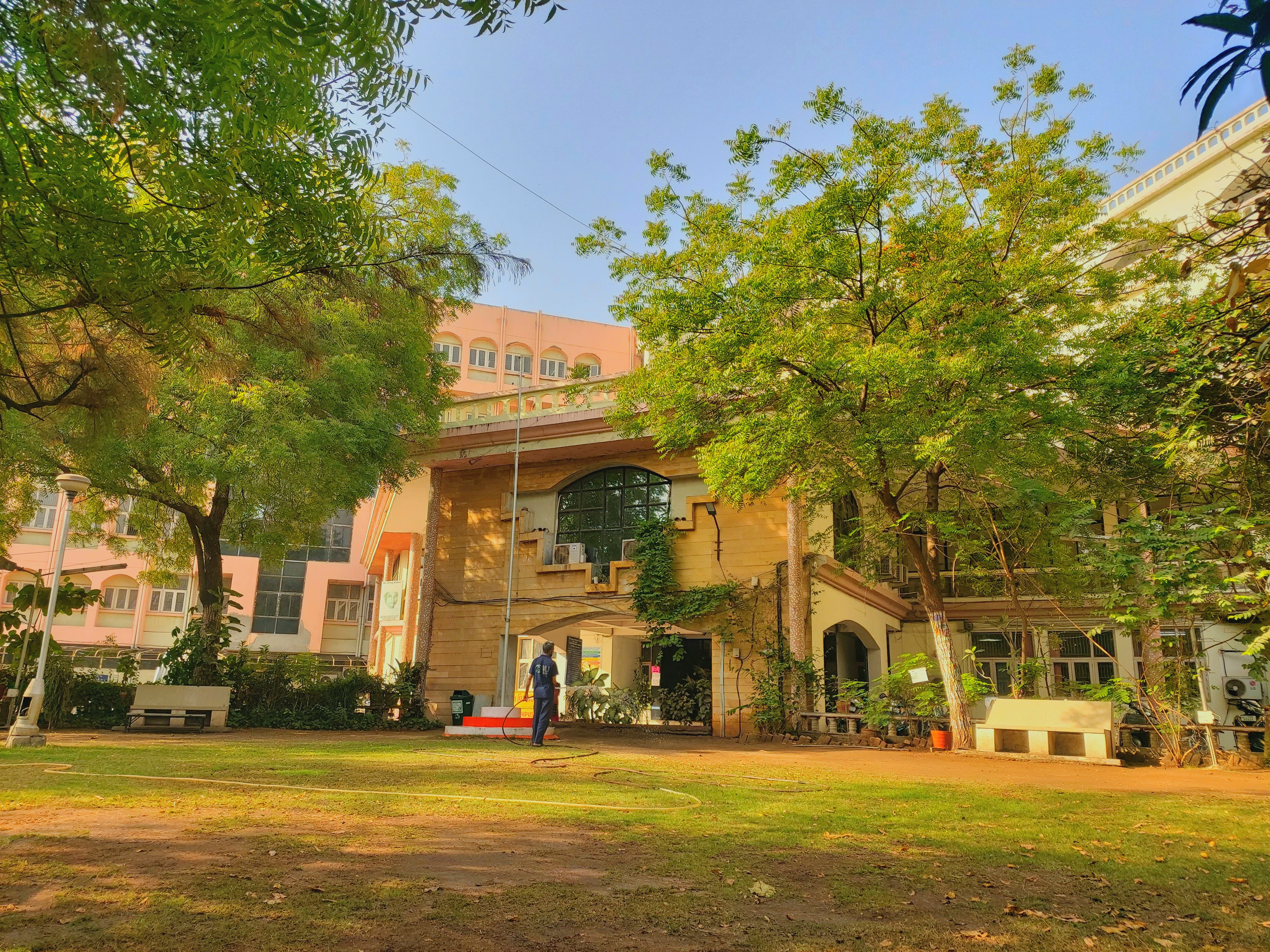 Government Medical College, Bhavnagar campus view 2