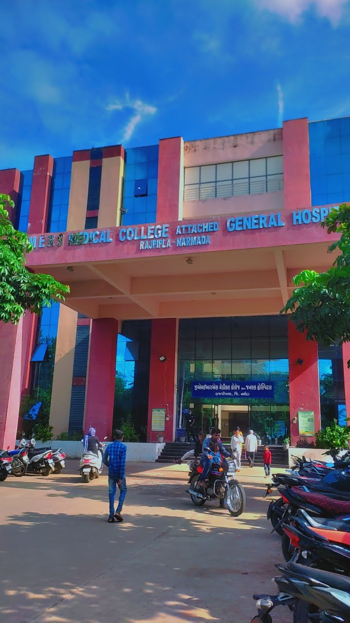 GMERS Medical College, Rajpipla campus view 2