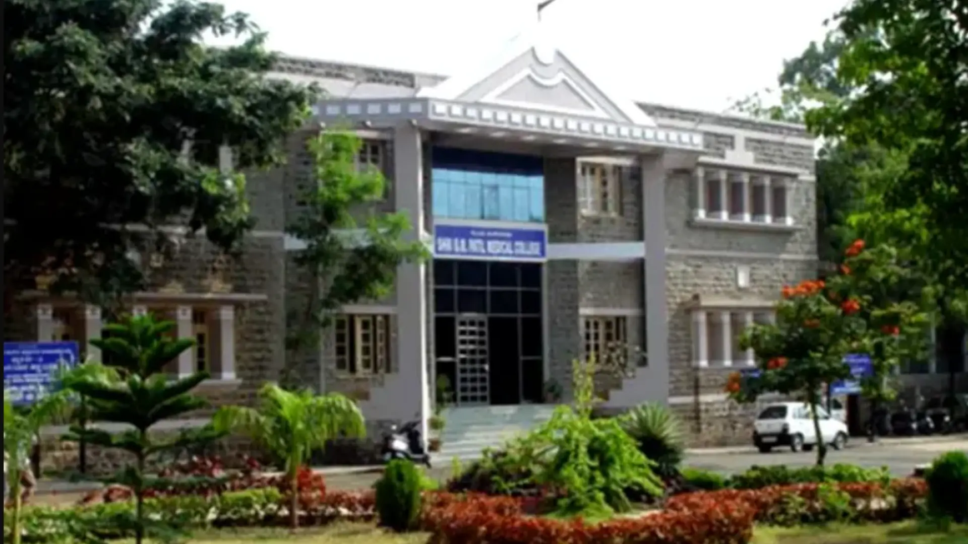 Shri B M Patil Medical College, Hospital & Research Centre, Vijayapura{Bijapur} campus view 1
