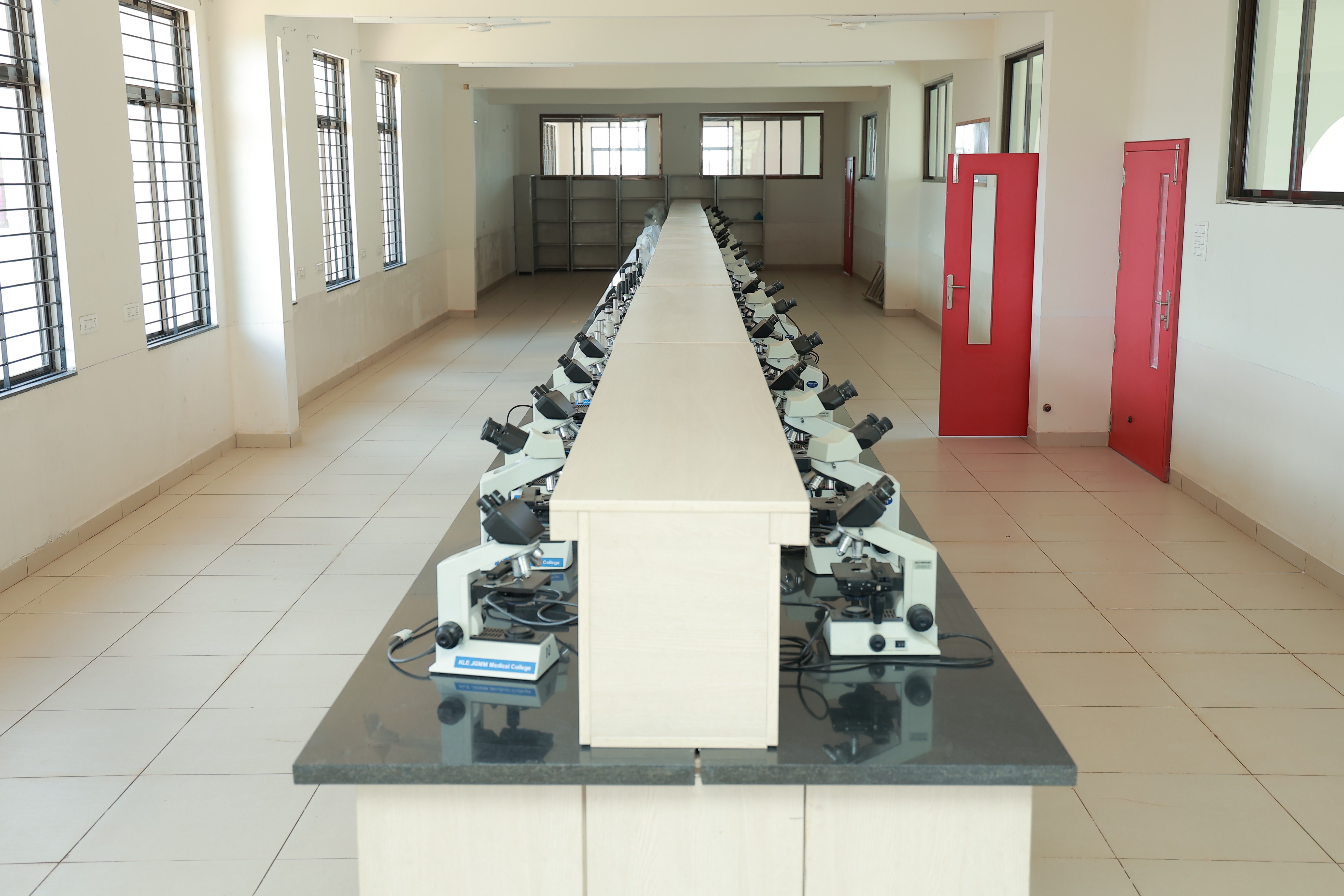 Jagadguru Gangadhar Mahaswamigalu Moorusavirmath Medical College, Hubli campus view 1