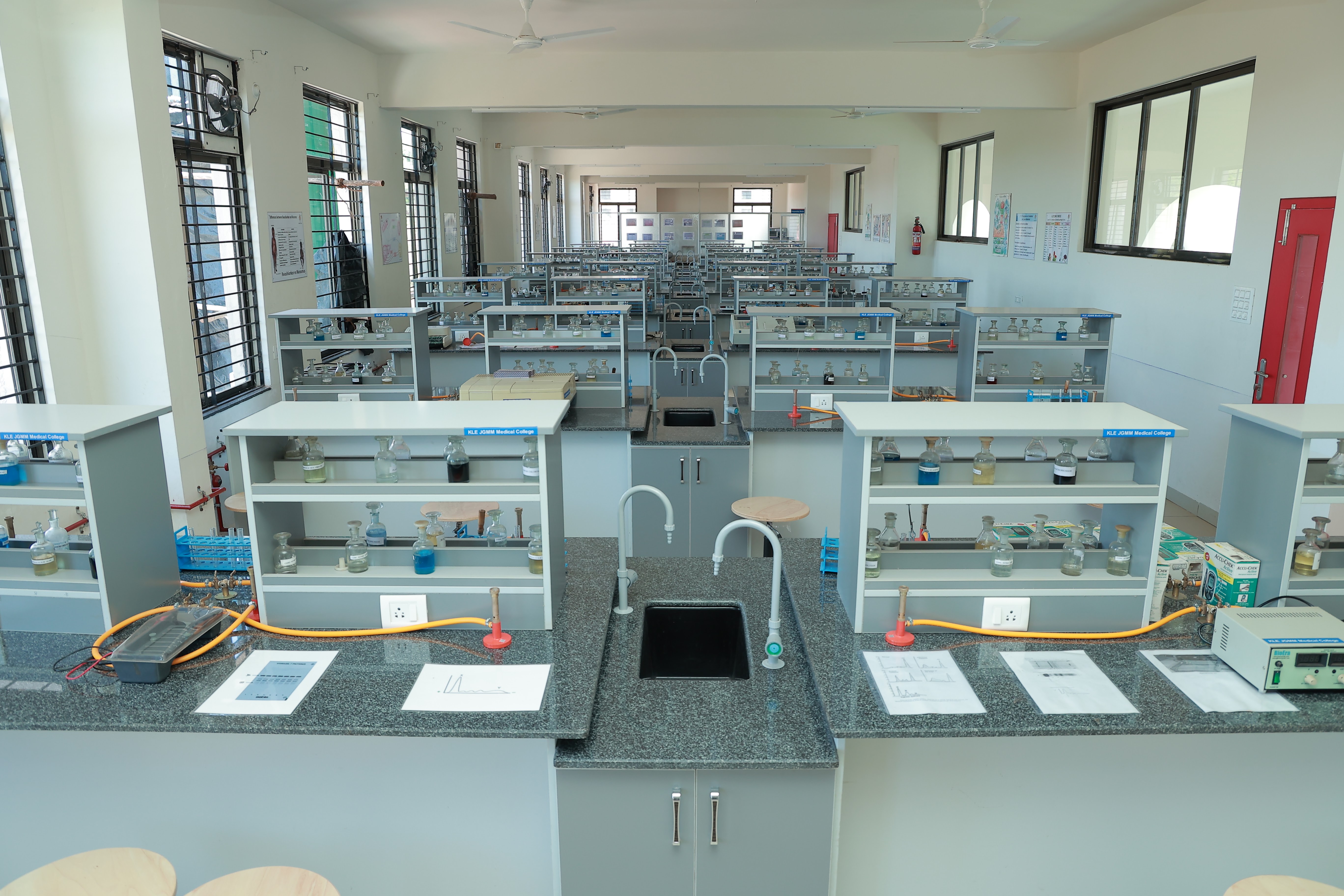 Jagadguru Gangadhar Mahaswamigalu Moorusavirmath Medical College, Hubli campus view 2