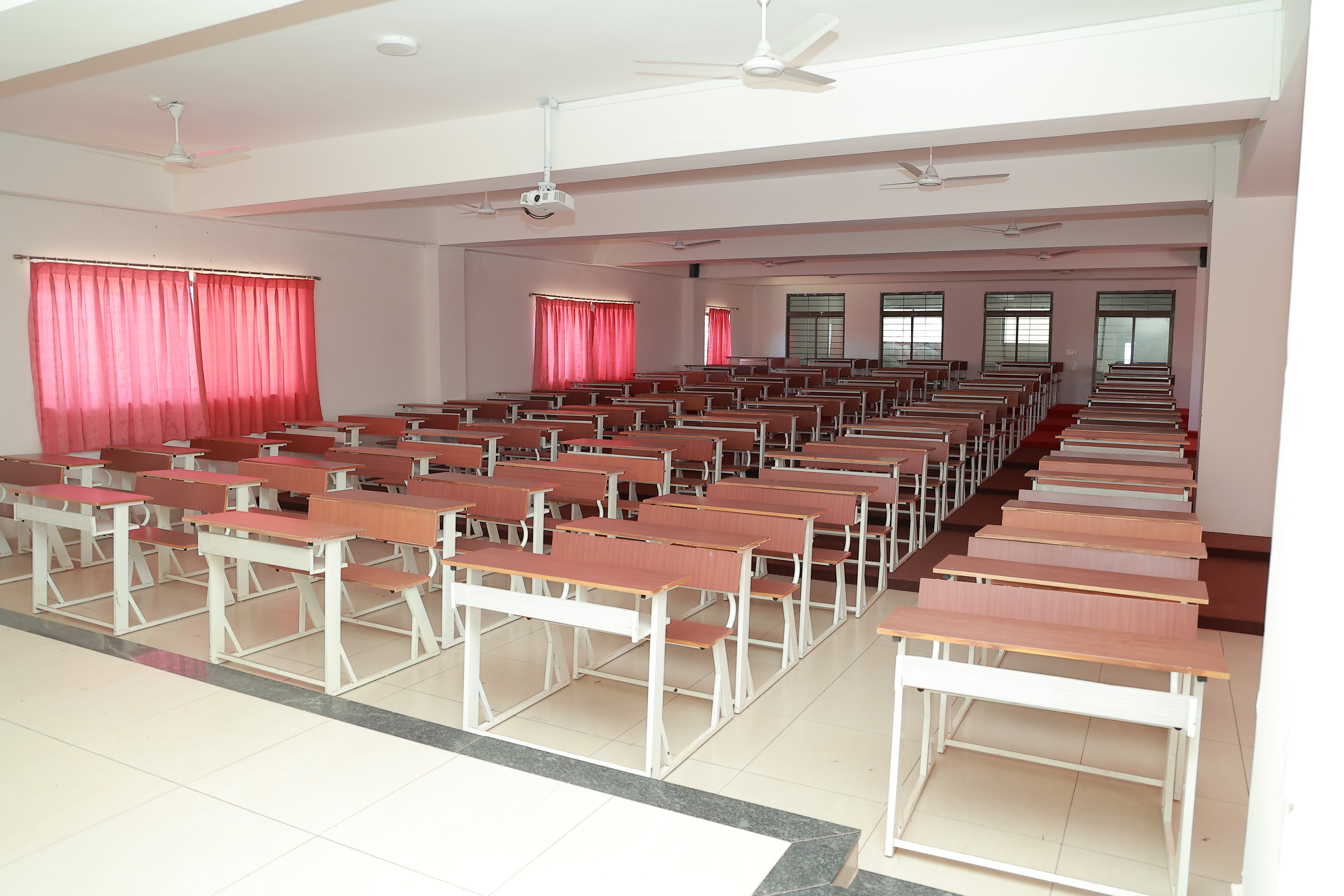 Jagadguru Gangadhar Mahaswamigalu Moorusavirmath Medical College, Hubli campus view 8