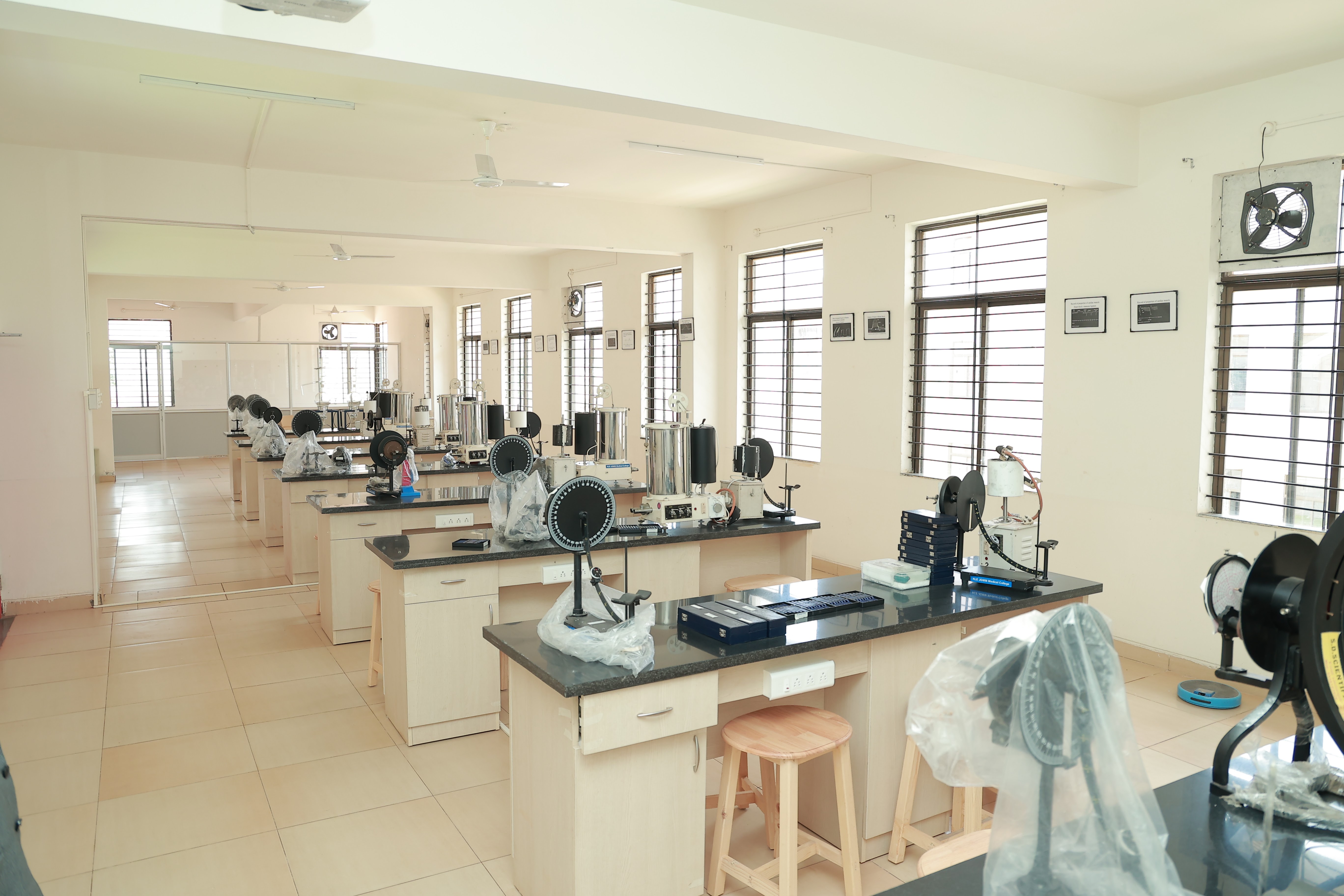 Jagadguru Gangadhar Mahaswamigalu Moorusavirmath Medical College, Hubli campus view 11