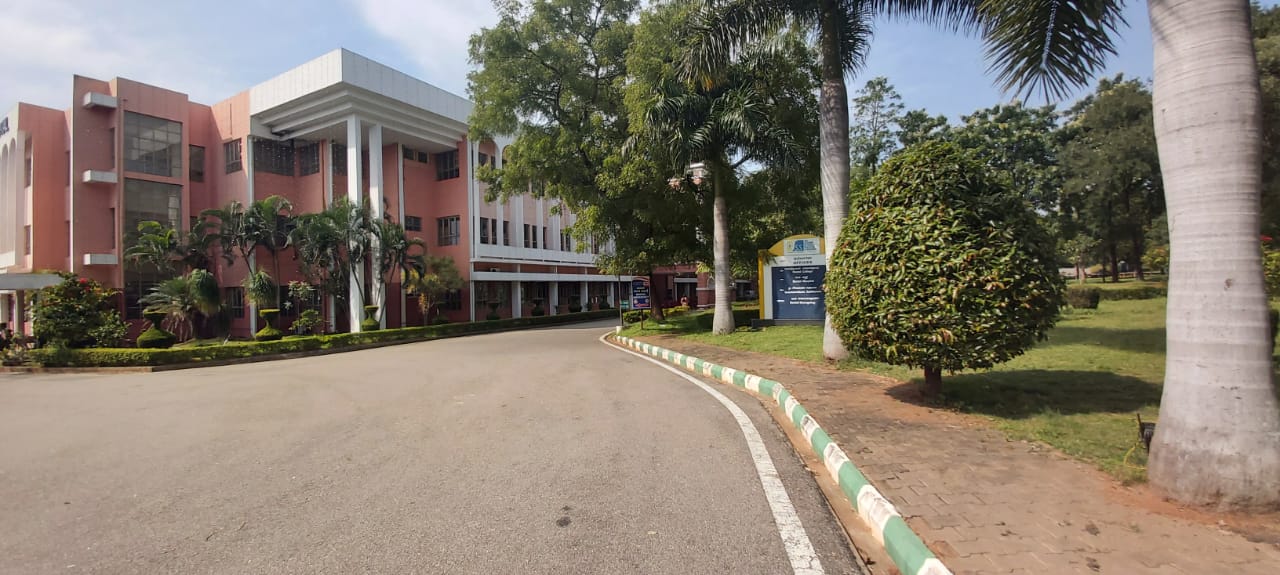 JSS Medical College, Mysore campus view 4