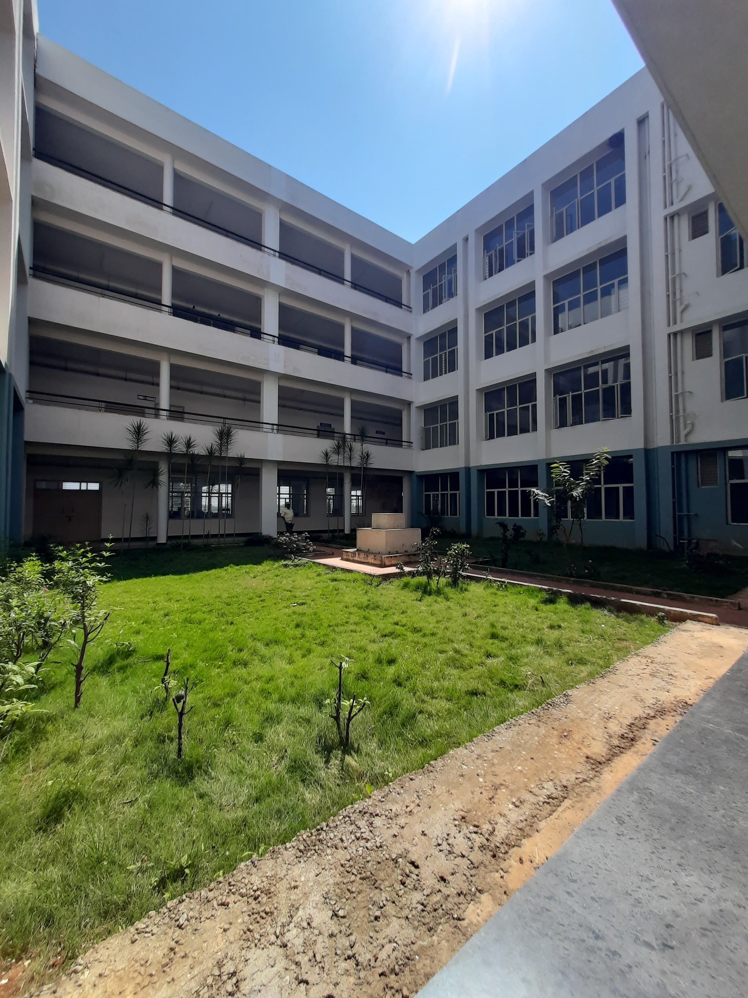 Sri Siddhartha Institute of Medical Sciences & Research Centre, T. Begur campus view 6