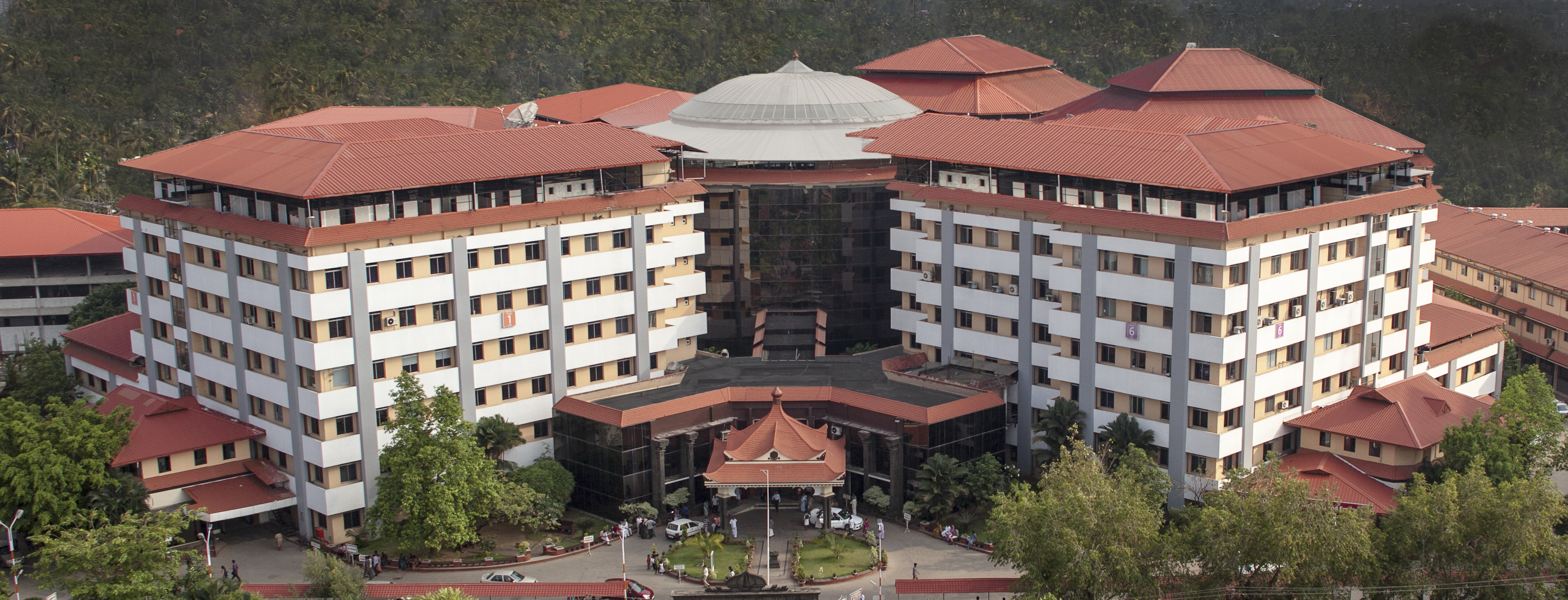 Amrita School of Medicine, Elamkara, Kochi campus view 1