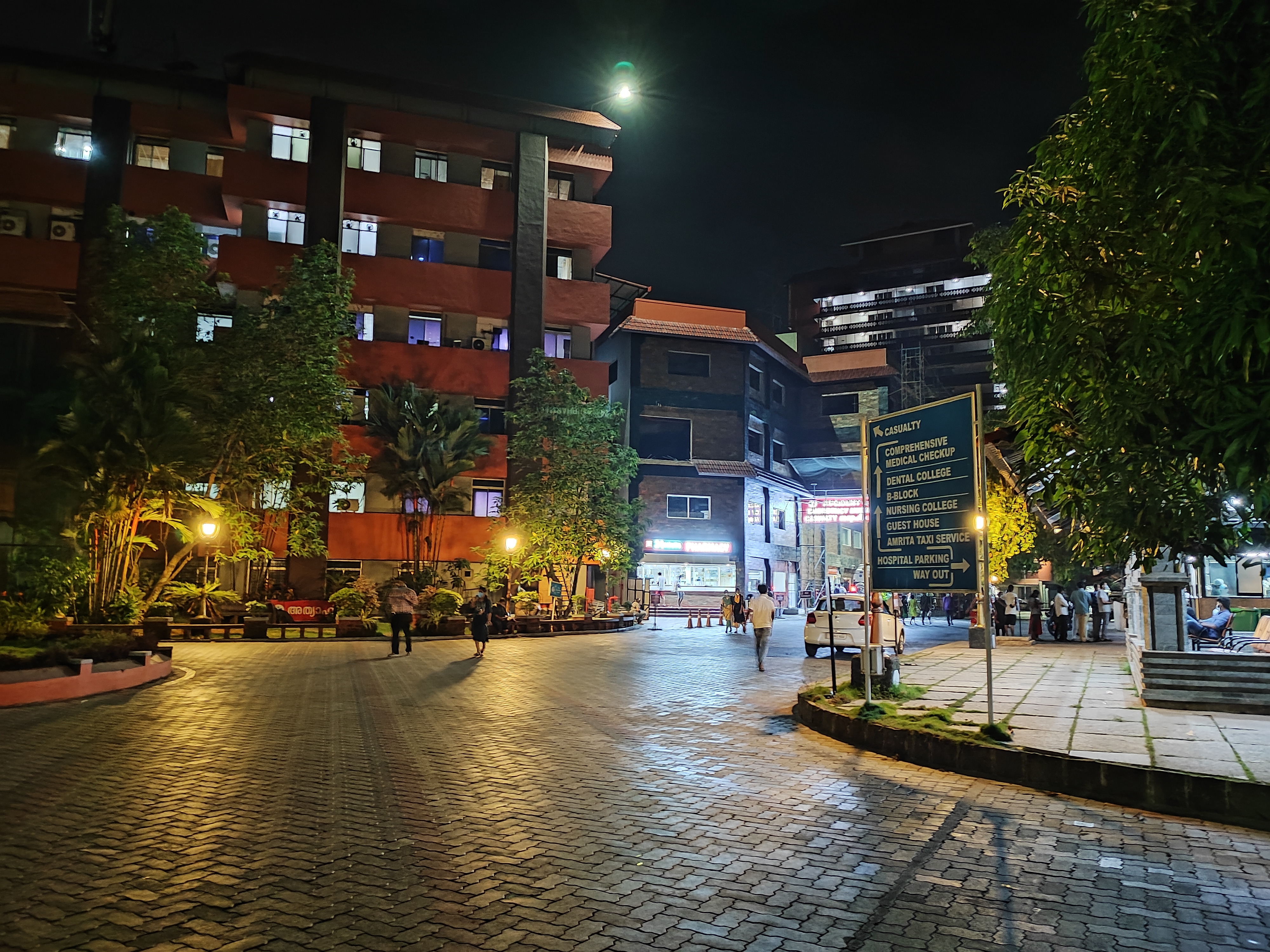 Amrita School of Medicine, Elamkara, Kochi campus view 11