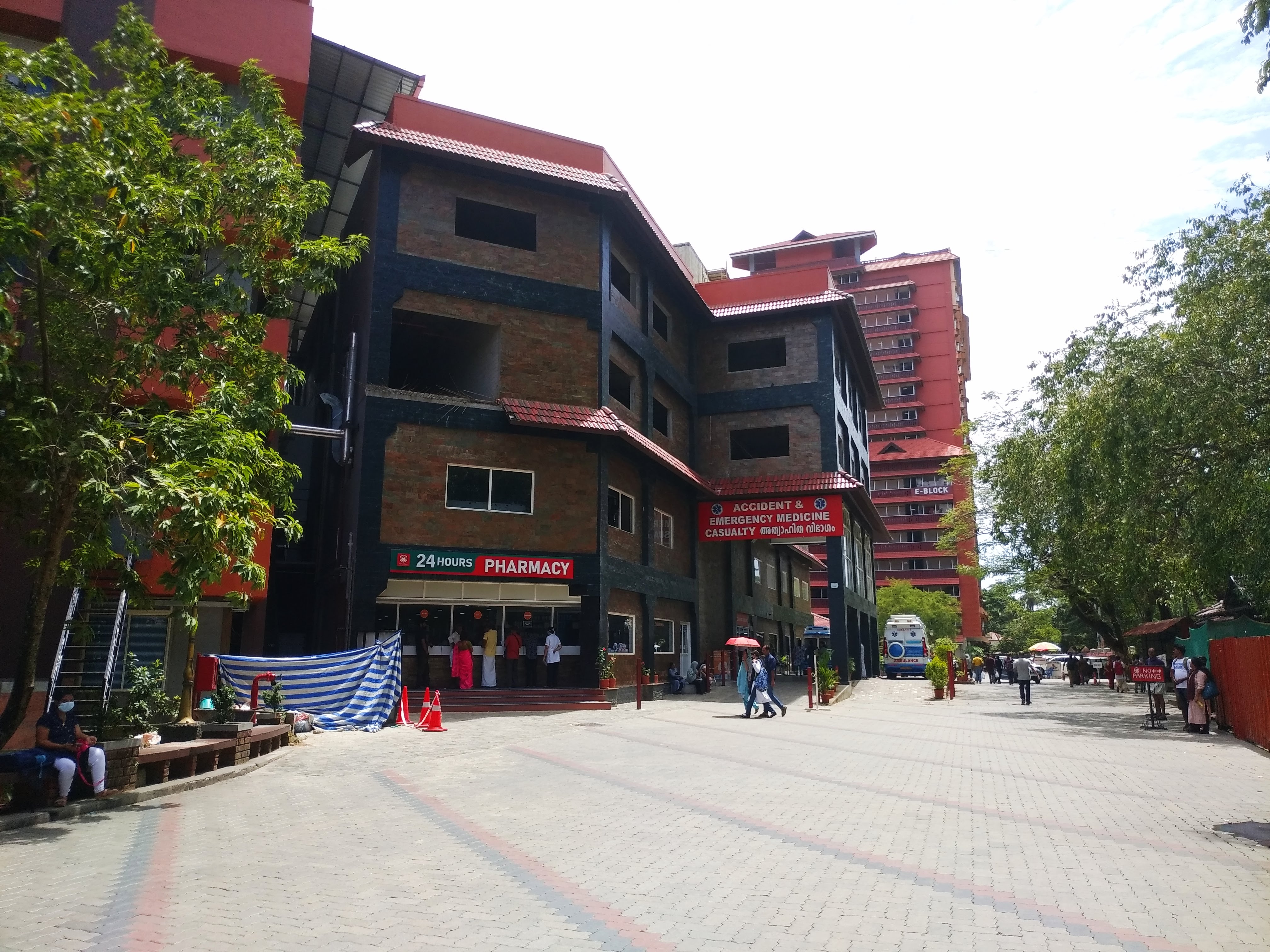 Amrita School of Medicine, Elamkara, Kochi campus view 12