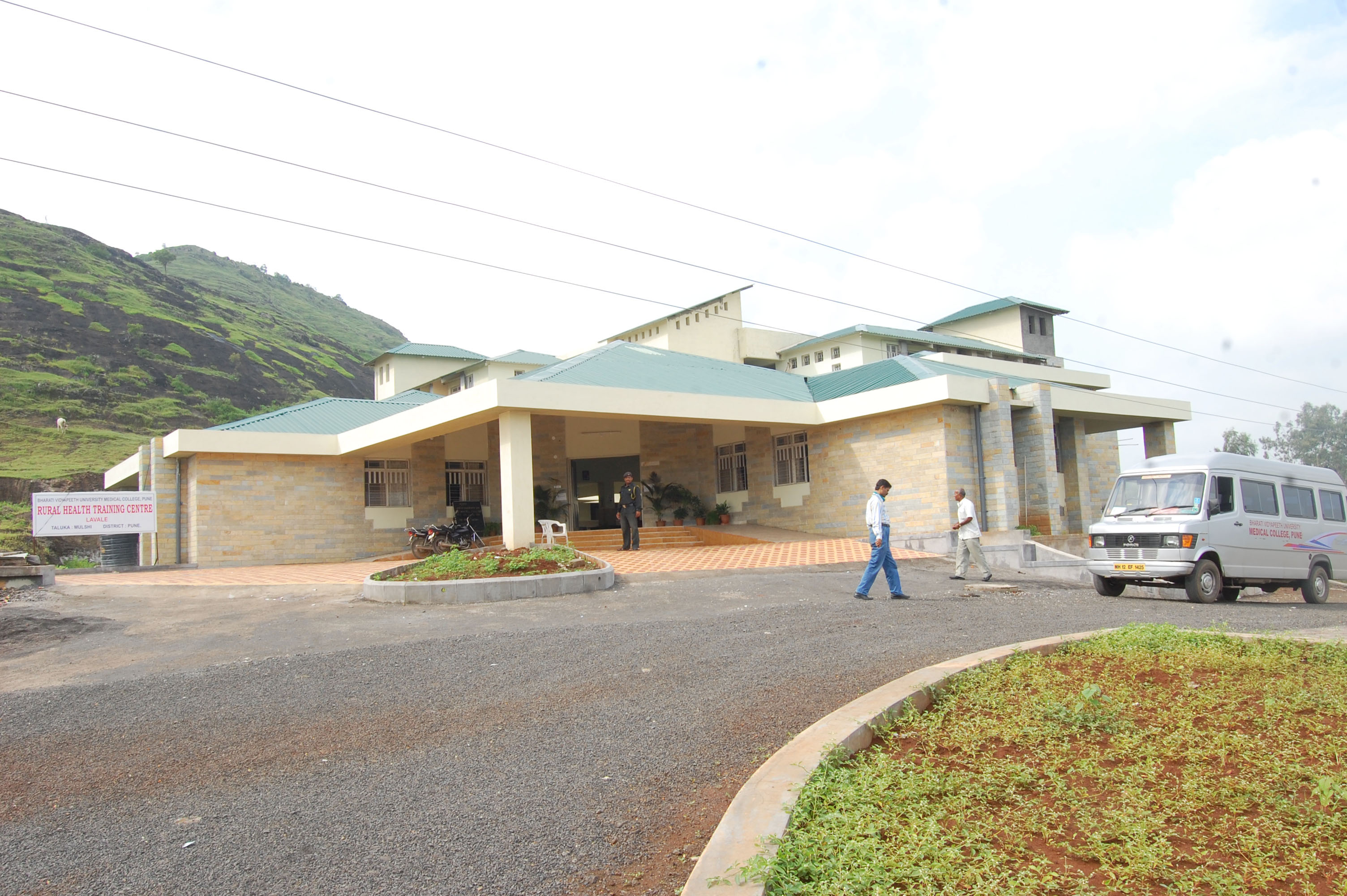 Bharati Vidyapeeth University Medical College, Pune campus view 8