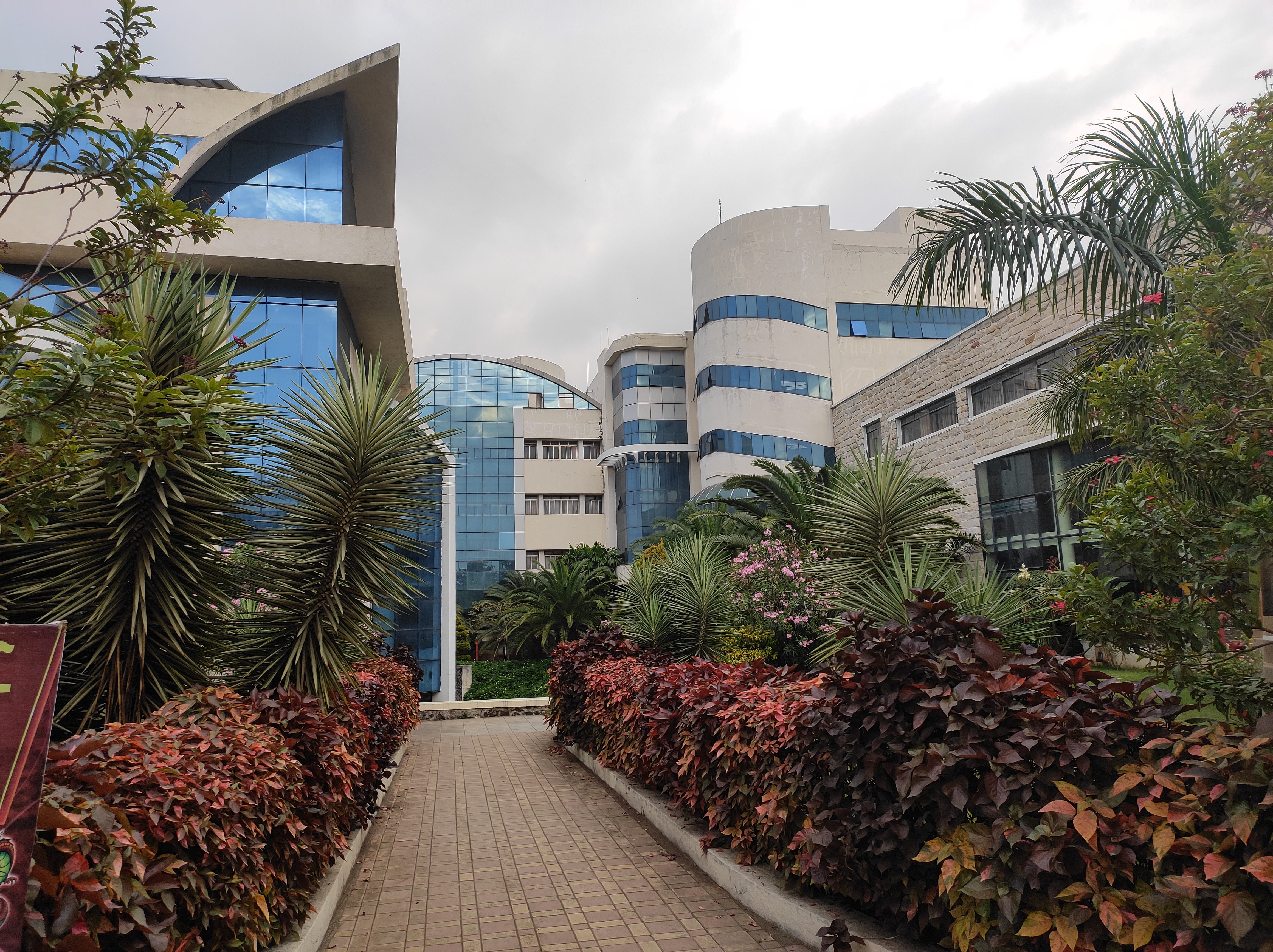 Bharati Vidyapeeth Deemed University Medical College & Hospital, Sangli campus view 7