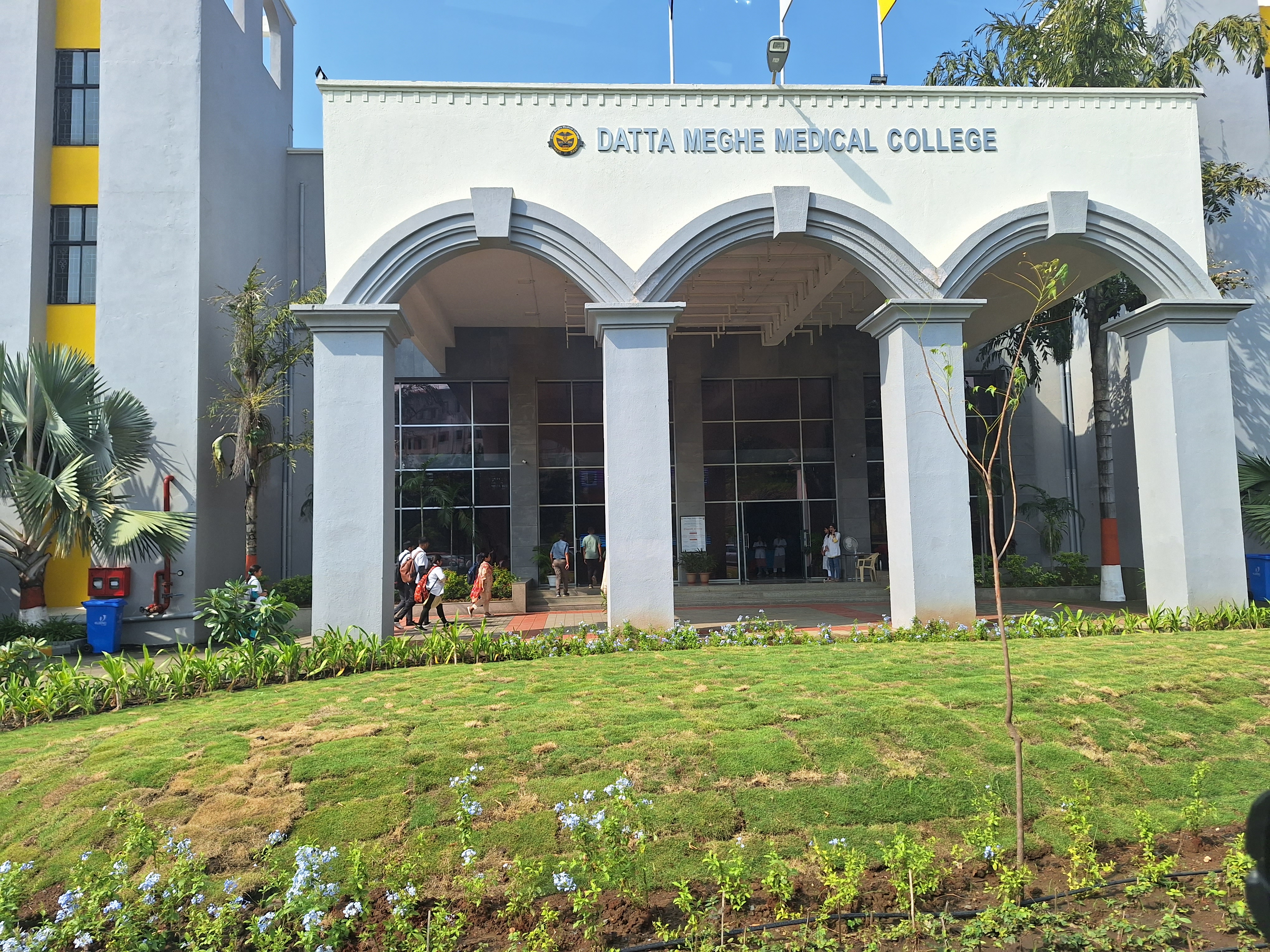 Datta Meghe Medical College, Nagpur campus view 14