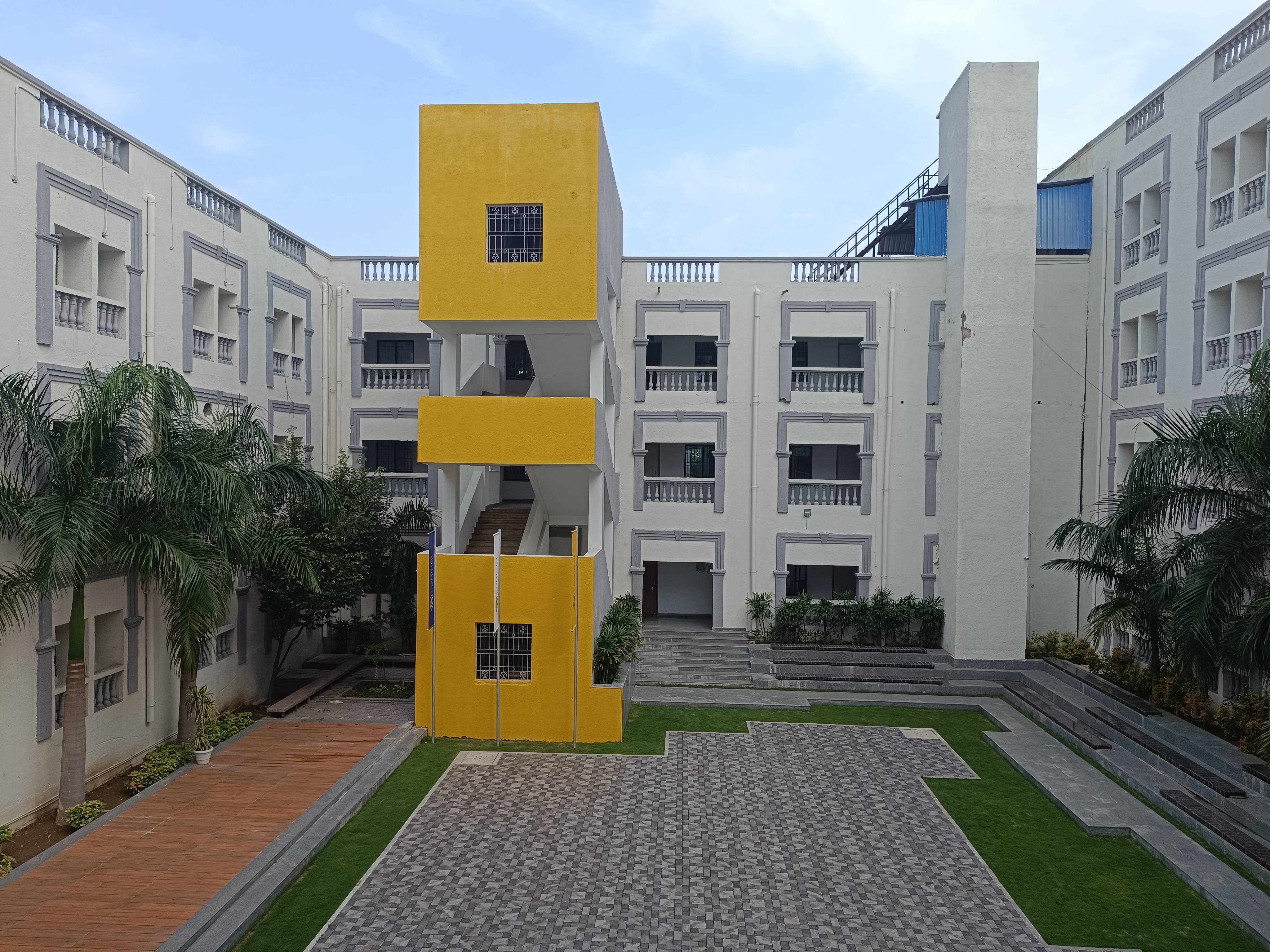 Datta Meghe Medical College, Nagpur campus view 12