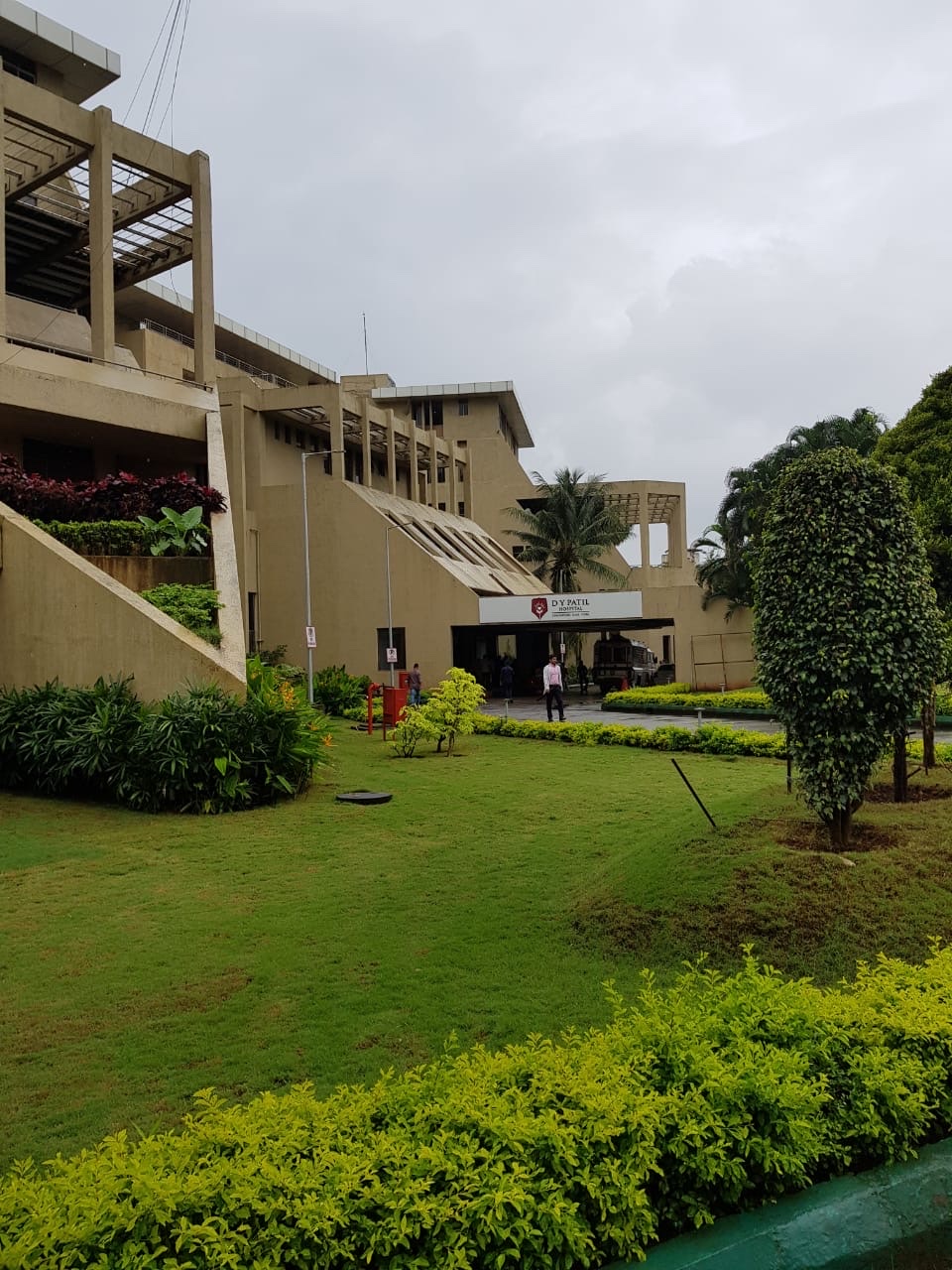 Padmashree Dr. D.Y.Patil Medical College, Navi Mumbai campus view 3
