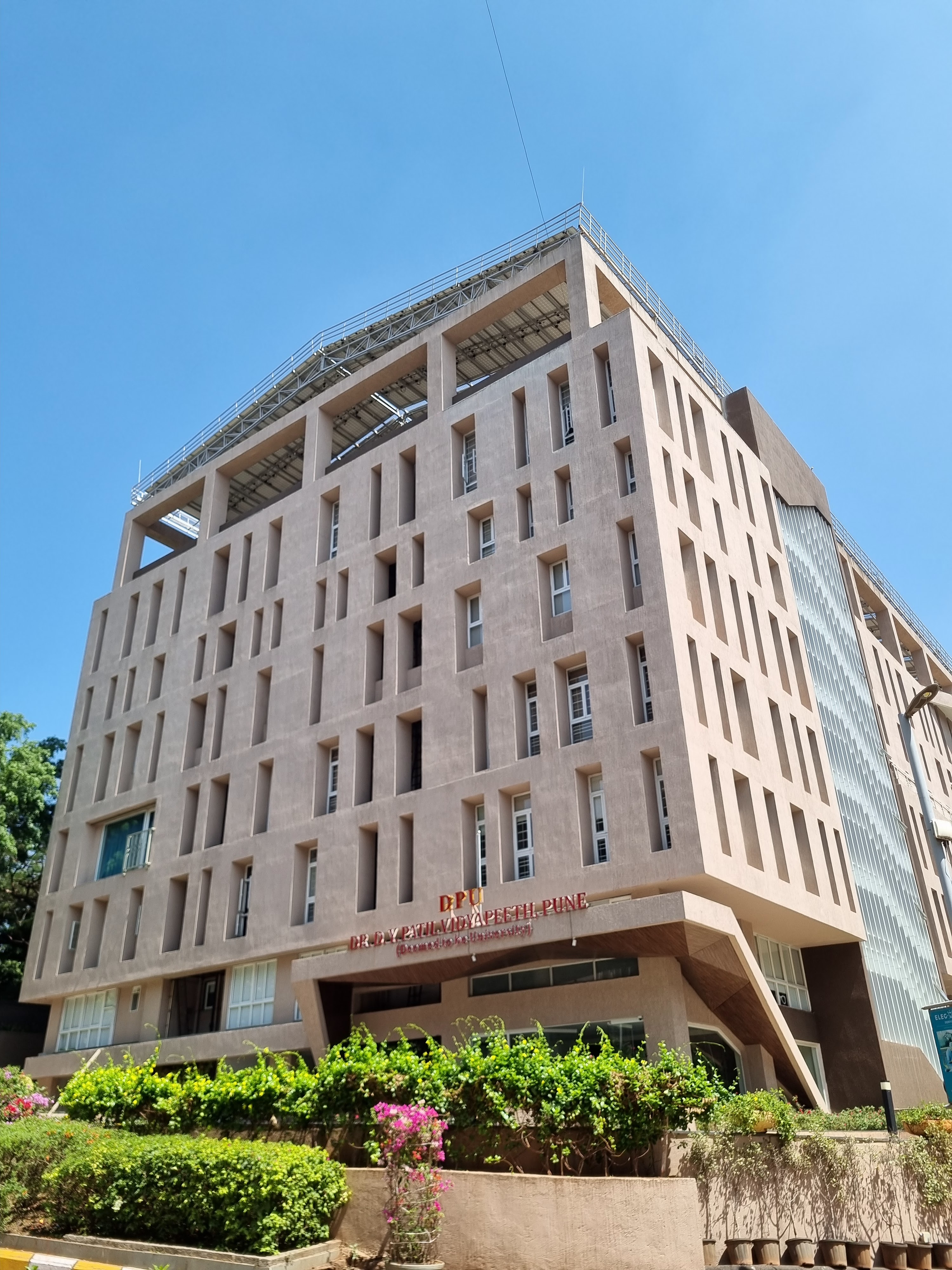 Dr. D Y Patil Medical College, Hospital and Research Centre, Pimpri, Pune campus view 1