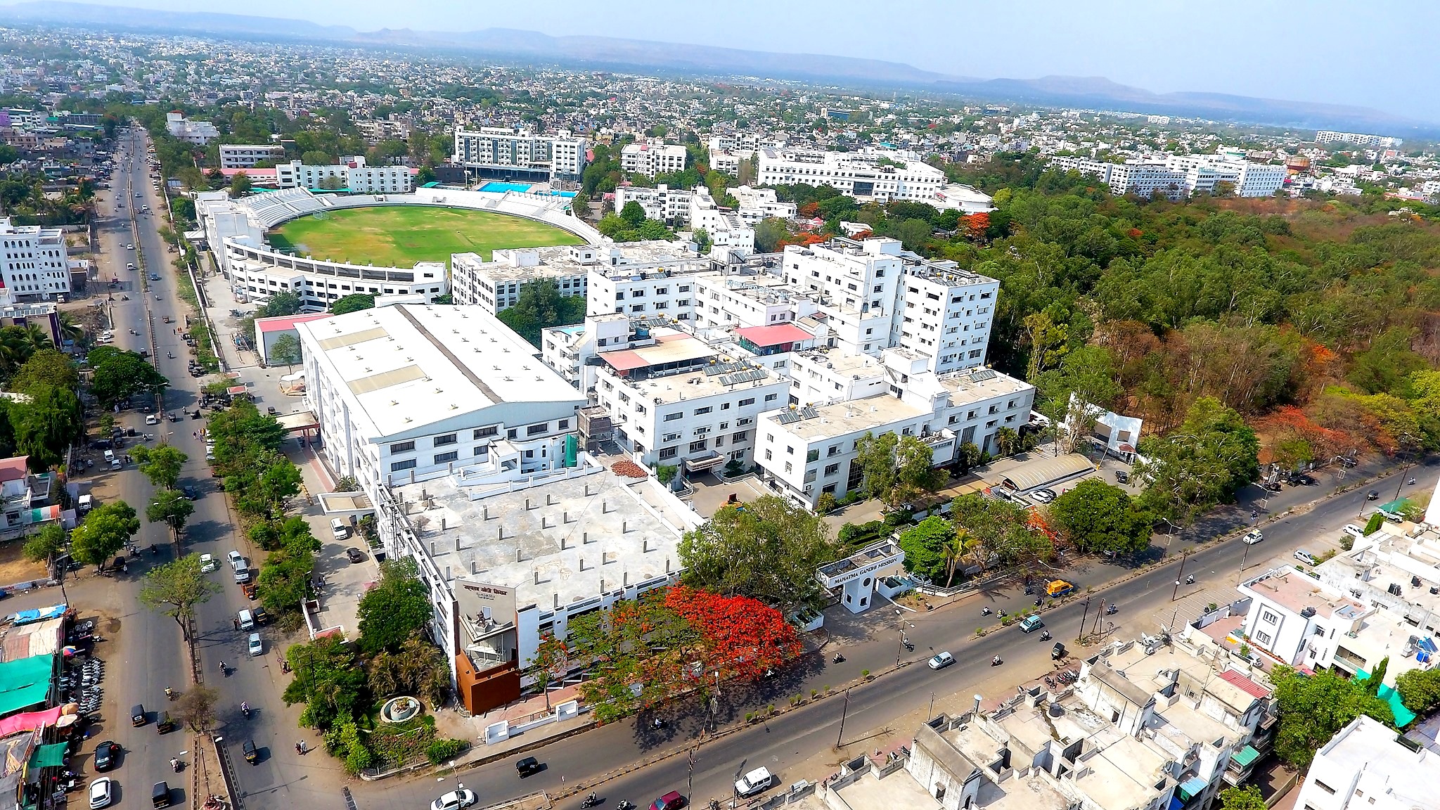 Mahatma Gandhi Missions Medical College, Aurangabad campus view 1